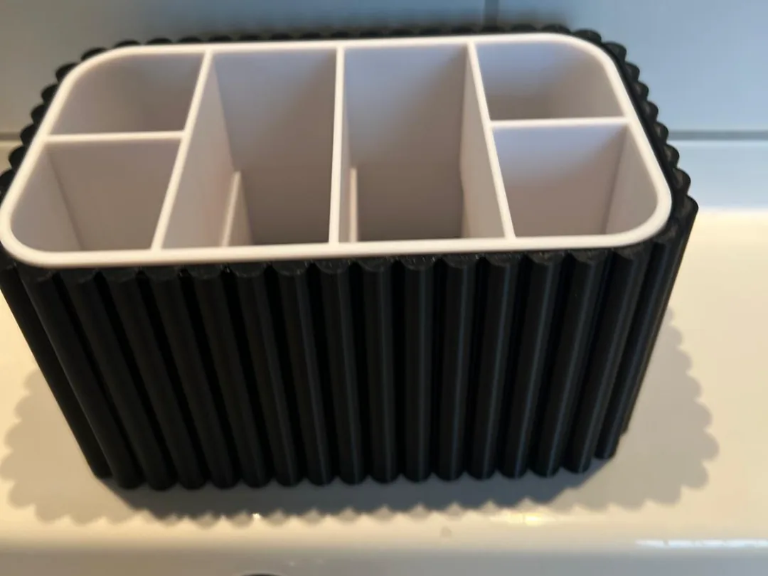 Organizador acanalado para cepillos y crema dental