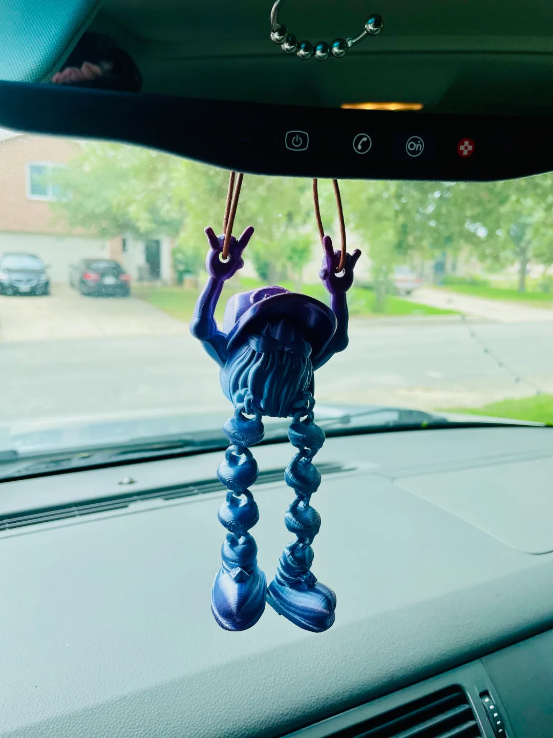 Gnomo rockero colgante para retrovisor