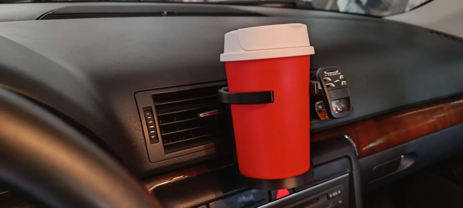 Portavasos para rejilla del carro impreso en 3D, foto 2