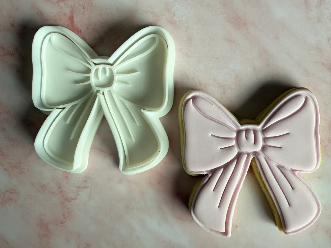 Cortador de galletas moño con sello