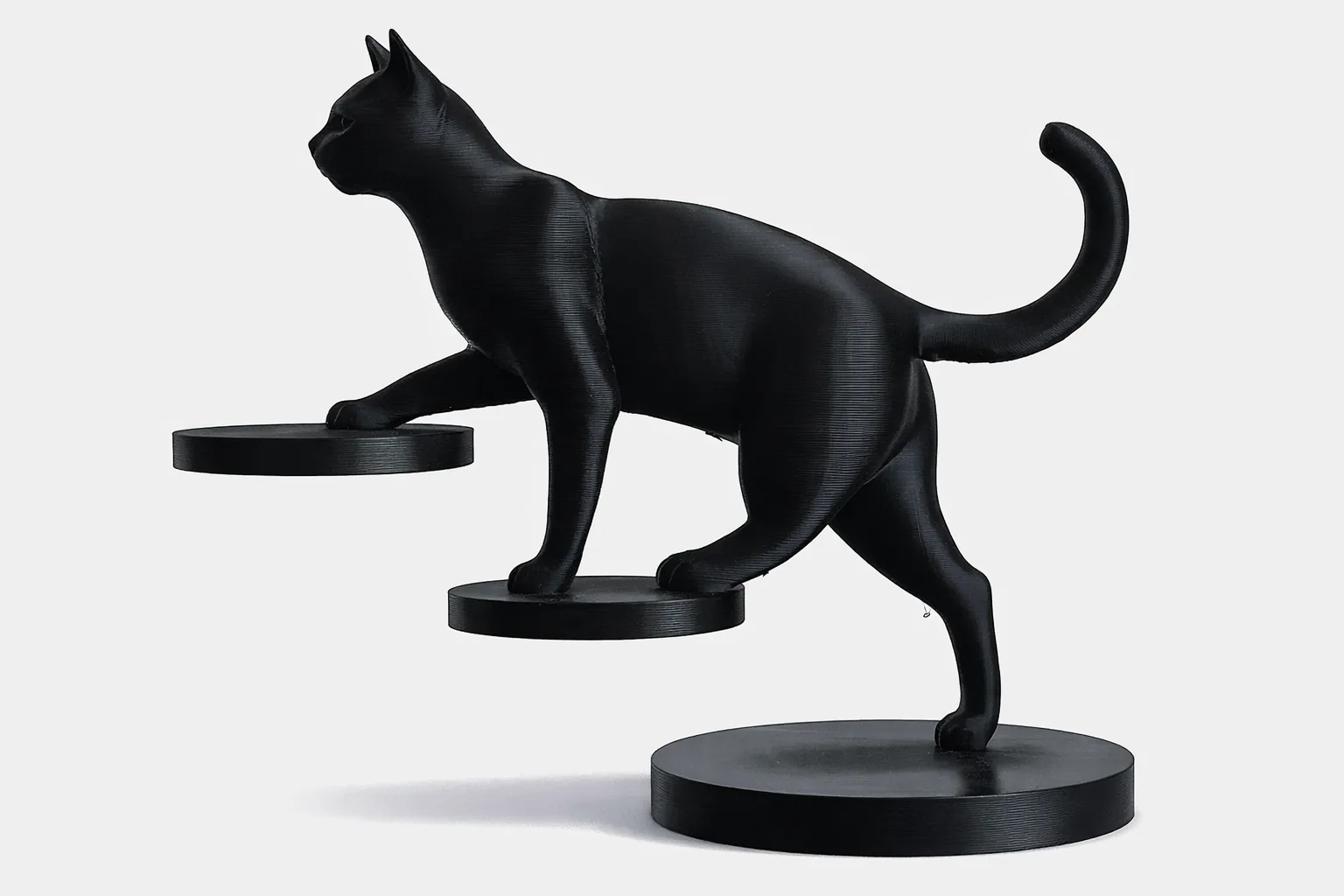 Escultura de gato en equilibrio impreso en 3D, foto 4