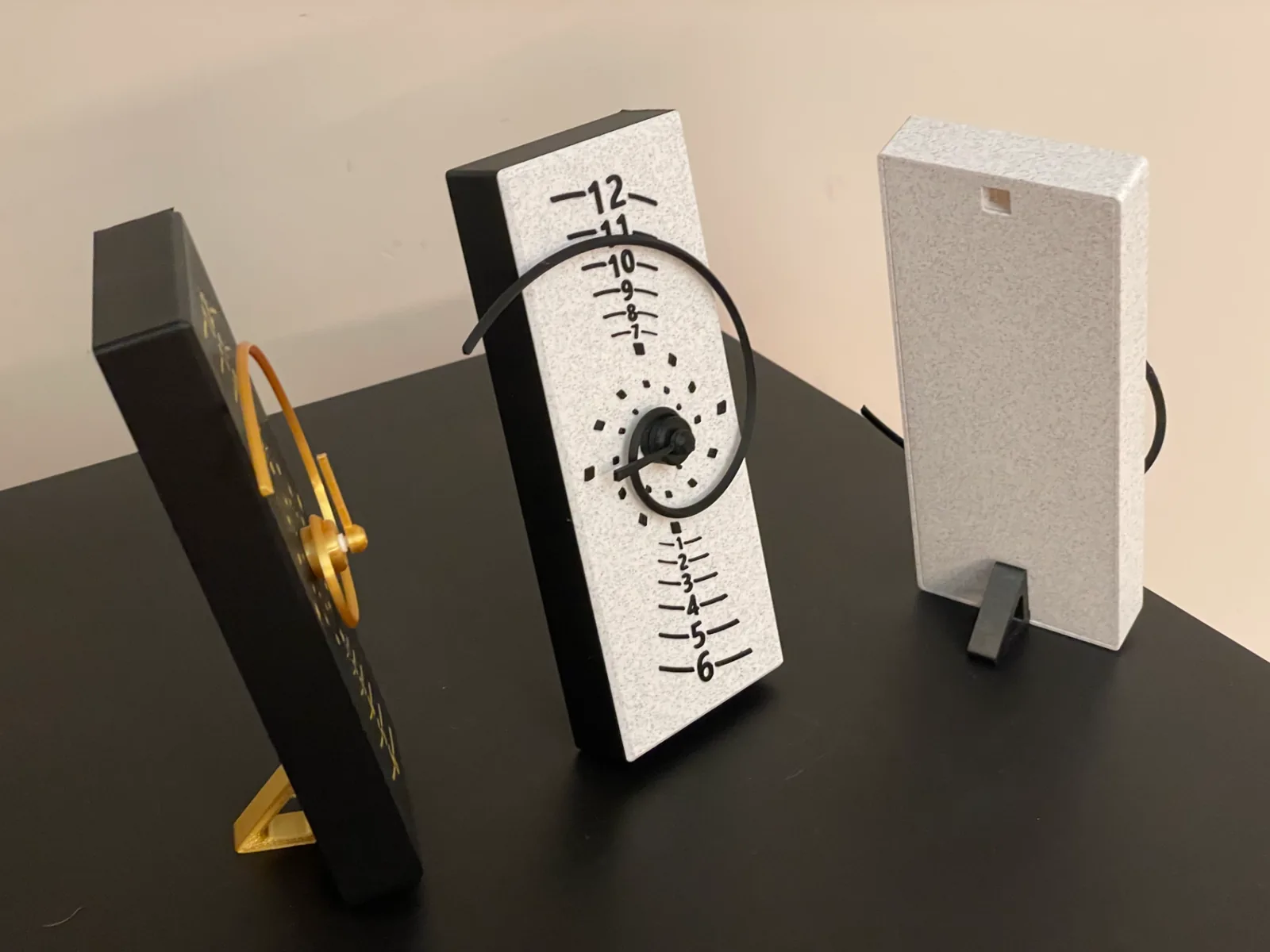 Reloj espiral dorada impreso en 3D, foto 3