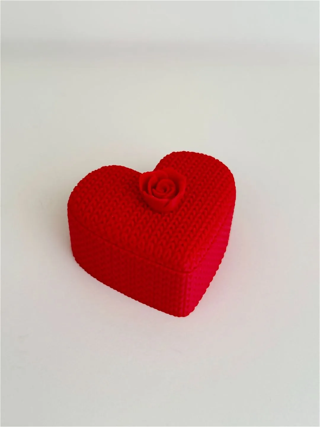 Cajita corazón tejido con rosa