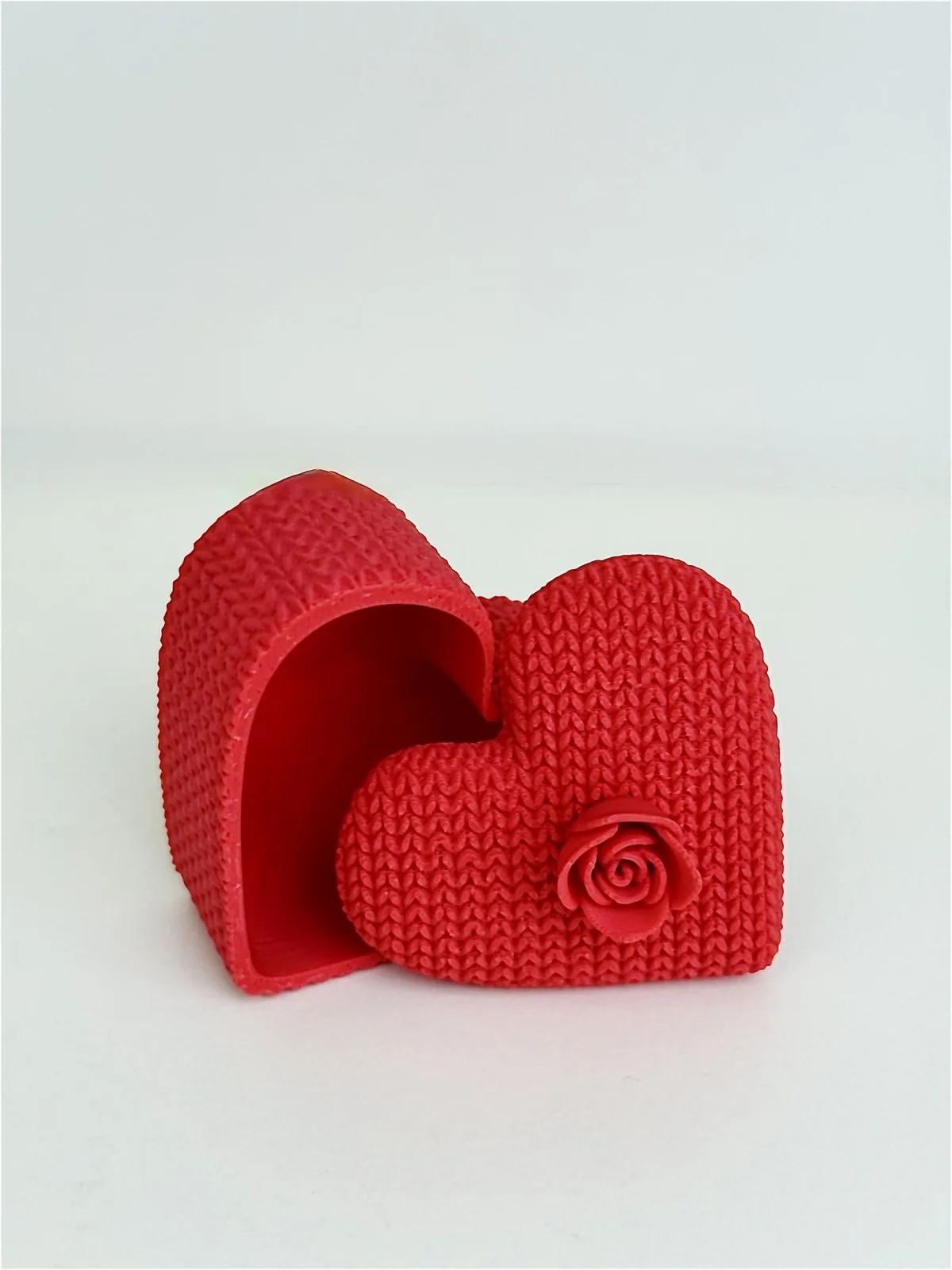 Cajita corazón tejido con rosa impreso en 3D, foto 3