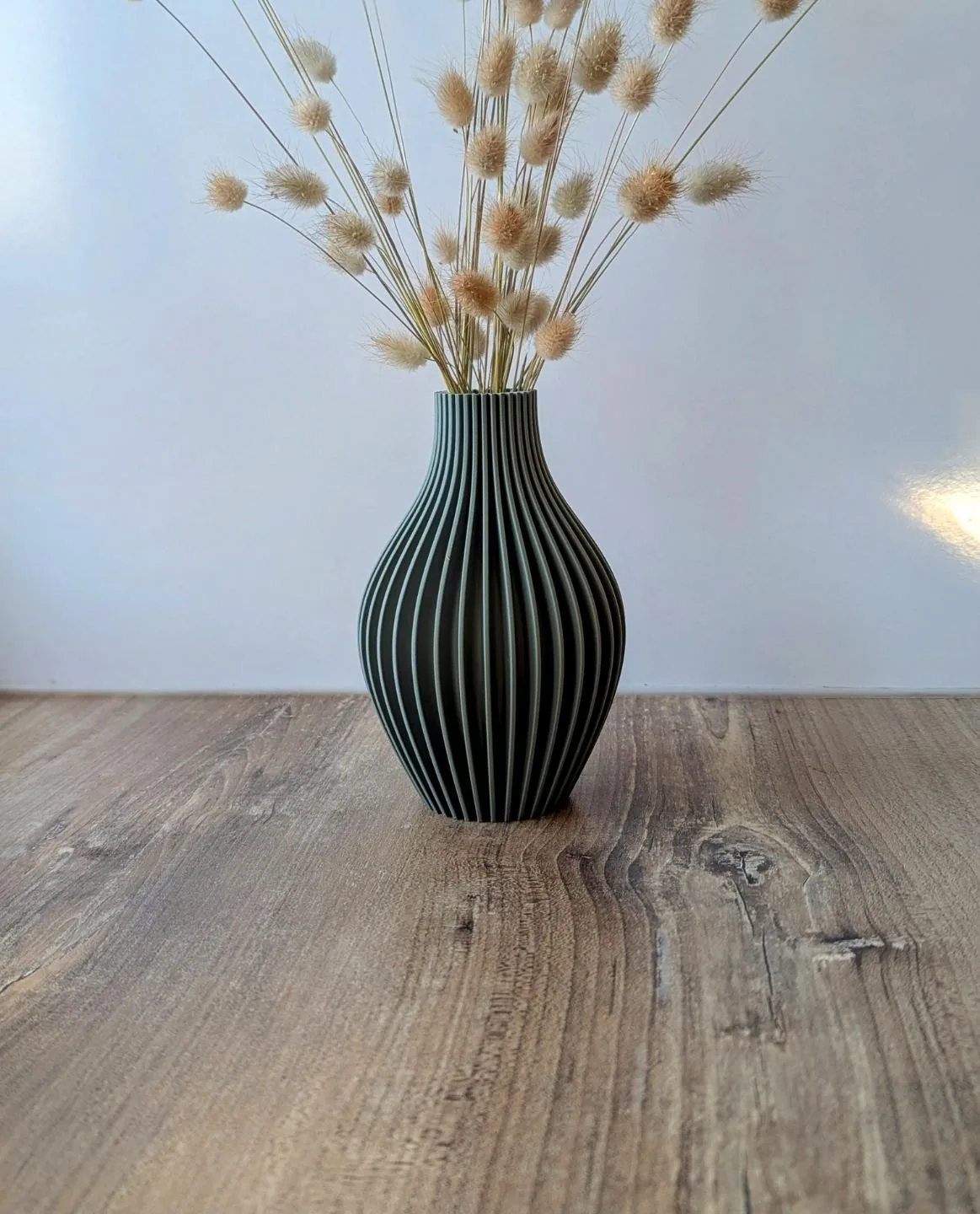 Florero oliva acanalado impreso en 3D, foto 4