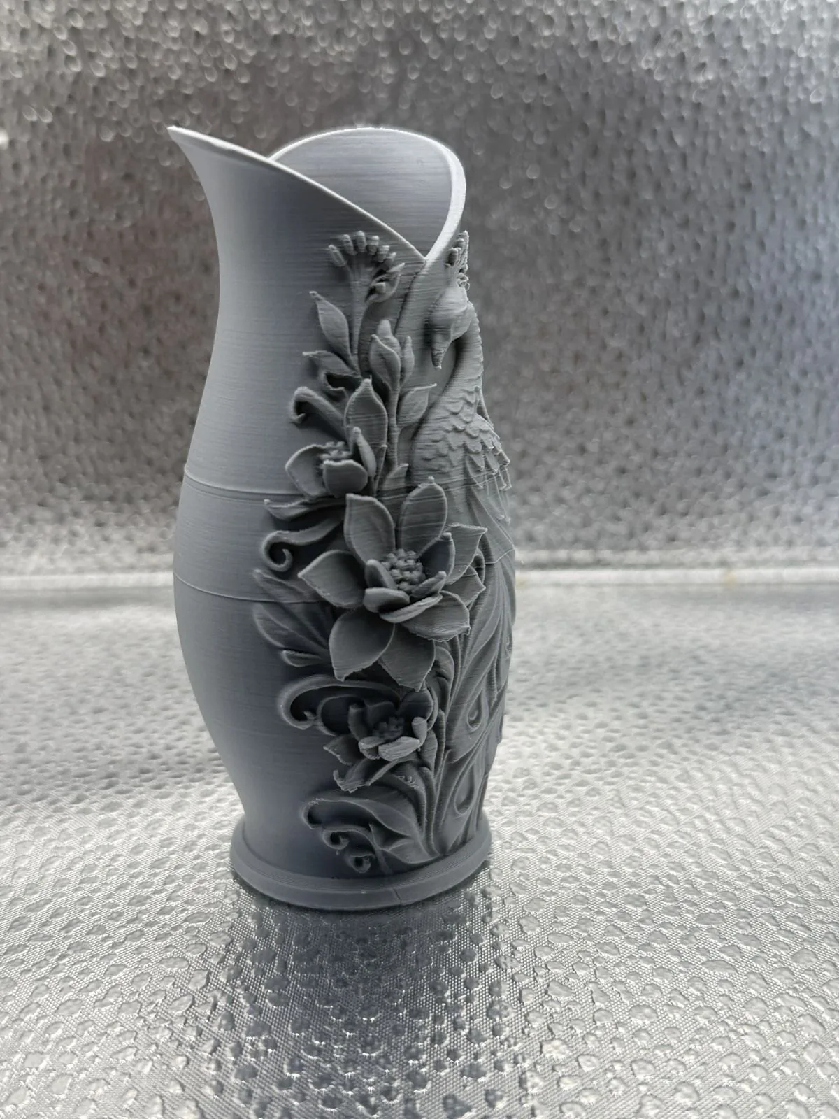 Jarrón pavo real en relieve impreso en 3D, foto 3