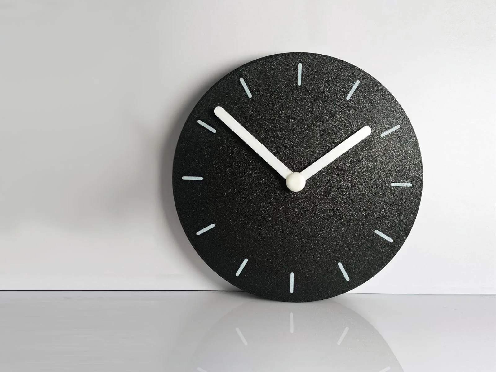 Reloj de pared minimalista impreso en 3D
