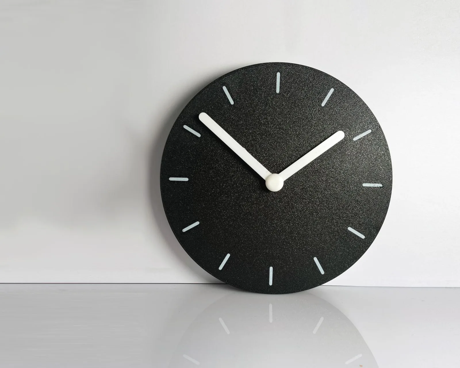 Reloj de pared minimalista impreso en 3D, foto 2