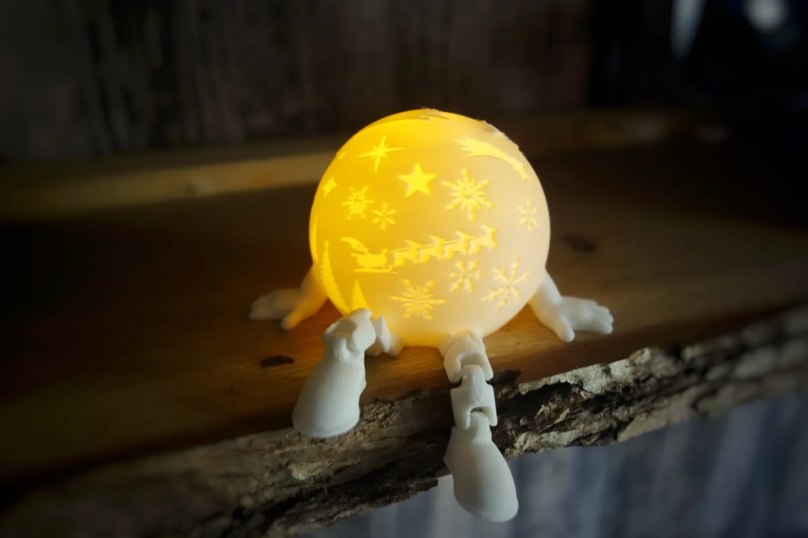 3D printed Christmas ball with articulated legs for LED tealight, photo 3