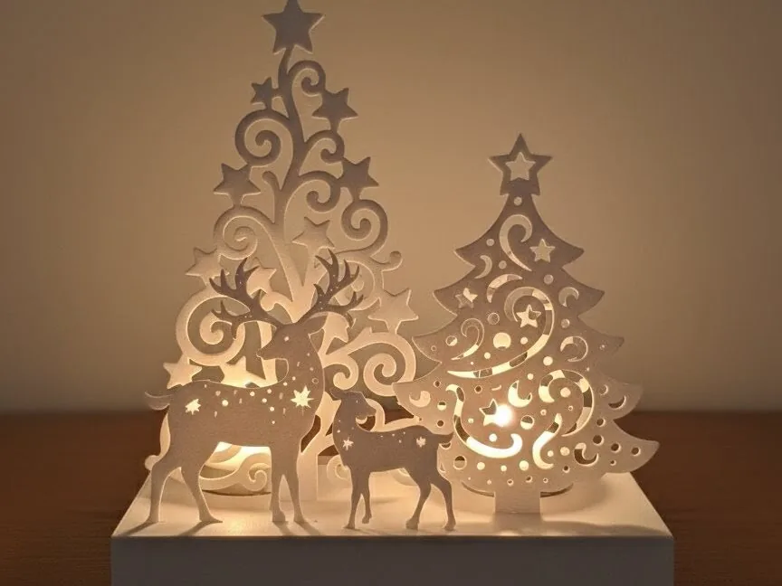 Silueta de bosque navideño con renos para vela LED impreso en 3D, foto 2