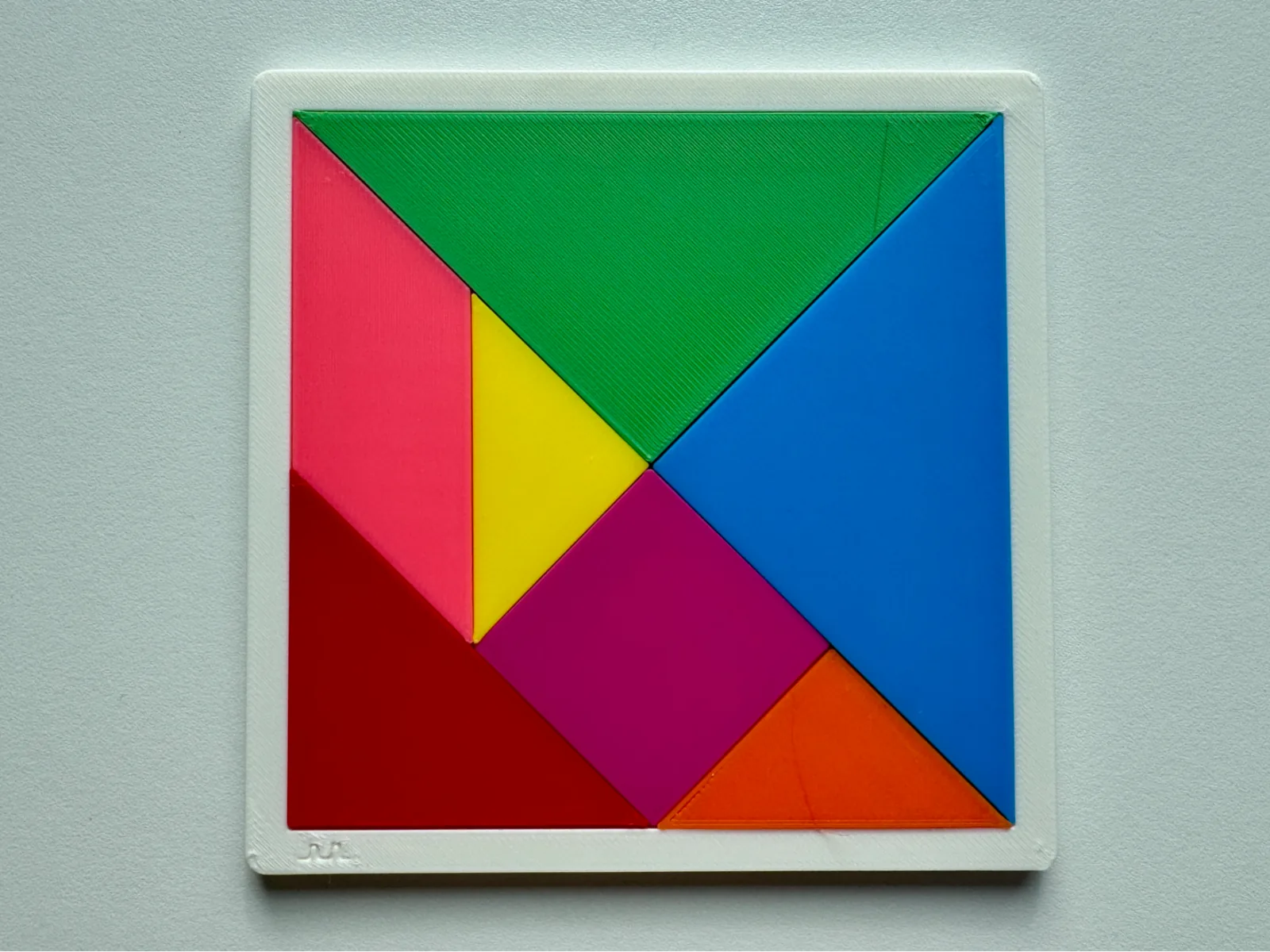 Tangram de colores con base