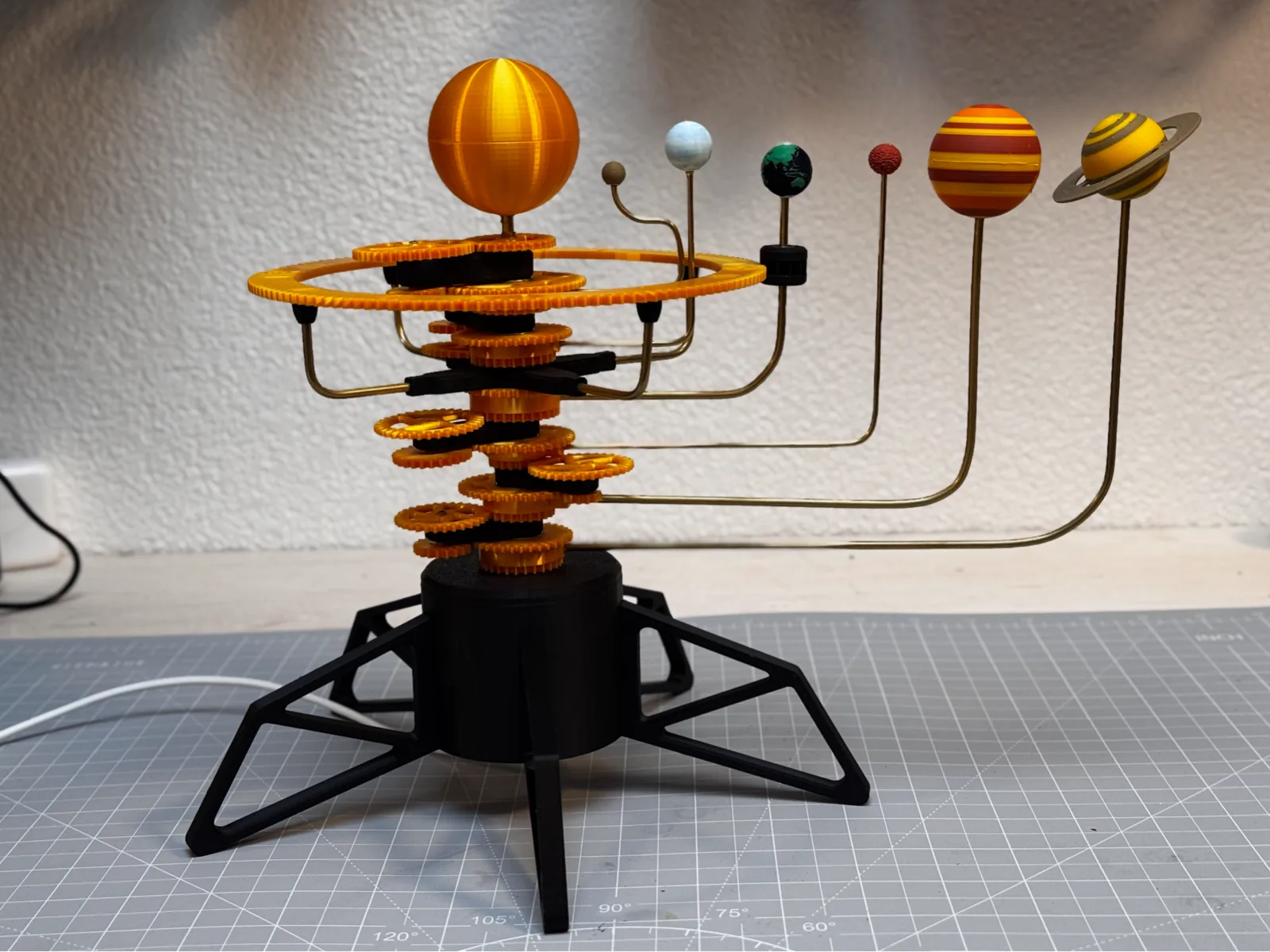 Sistema solar con movimiento (orrery)