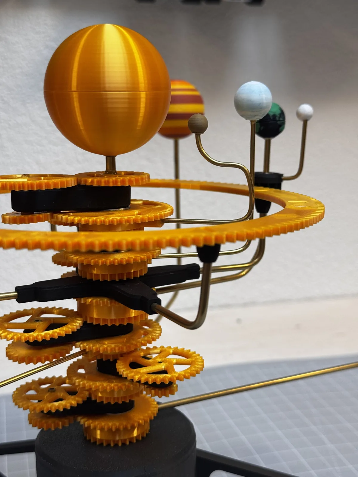 Sistema solar con movimiento (orrery) impreso en 3D, foto 3