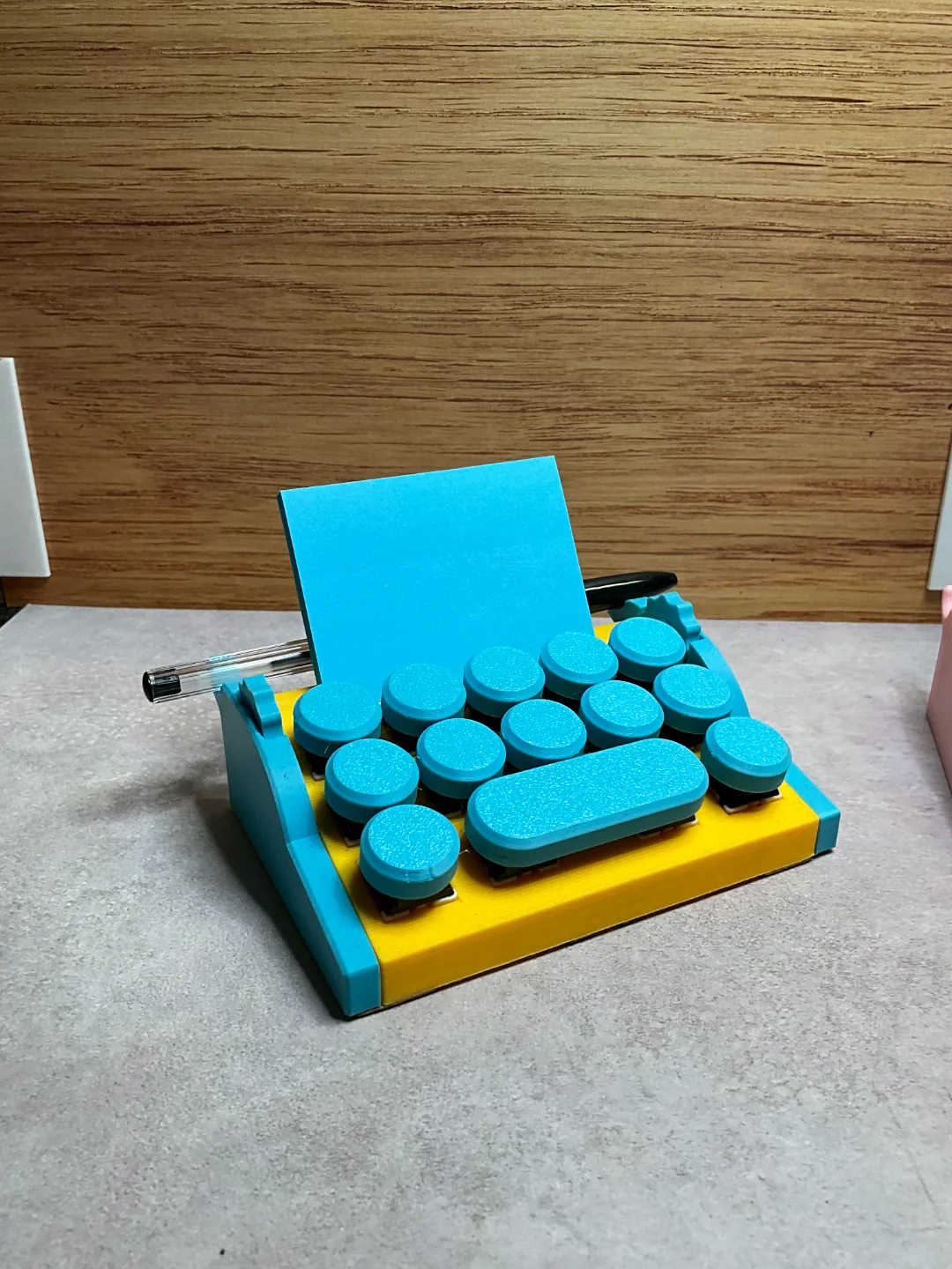 Máquina de escribir porta notas impreso en 3D, foto 3