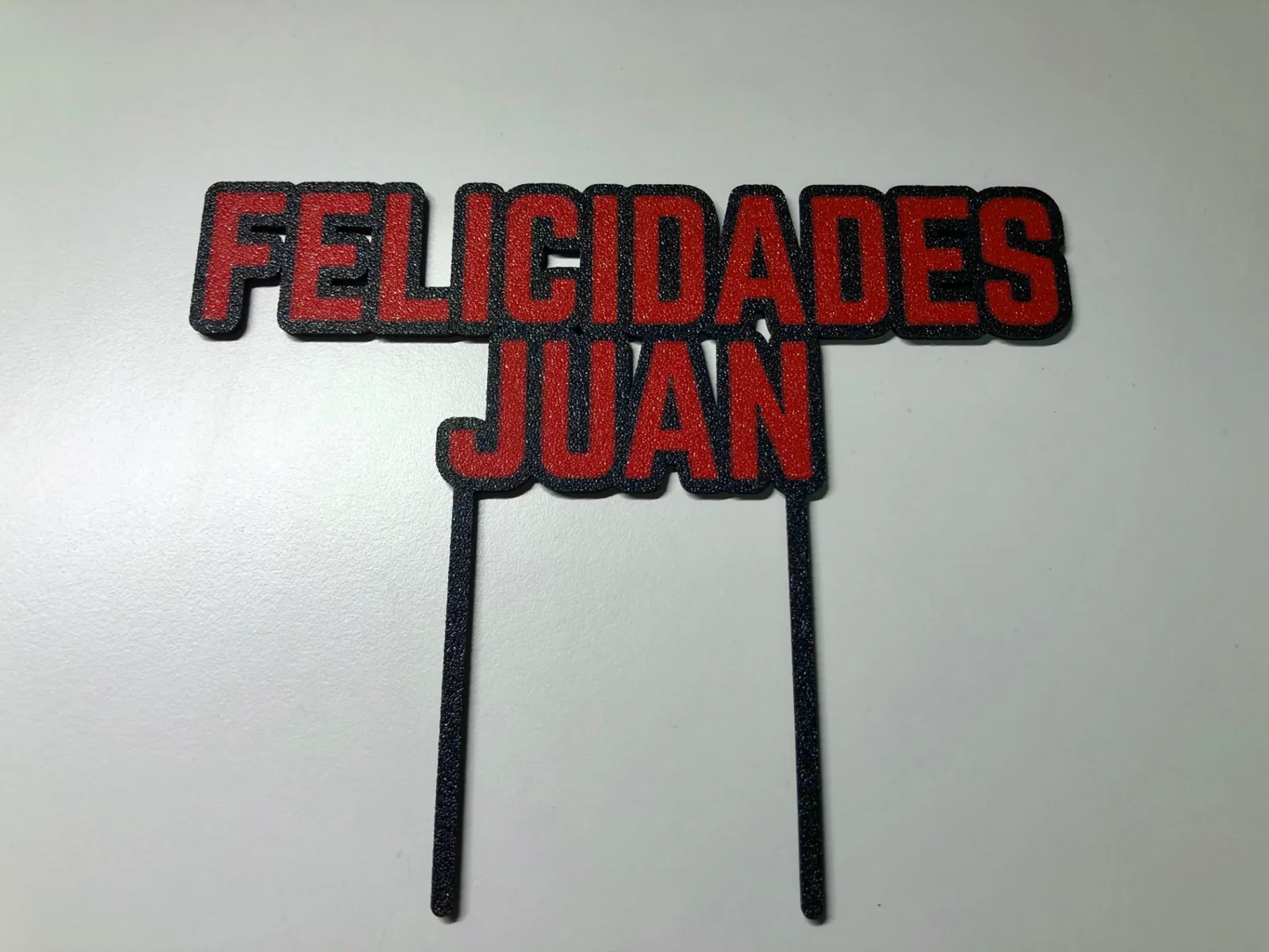 Topper personalizado de hasta tres líneas