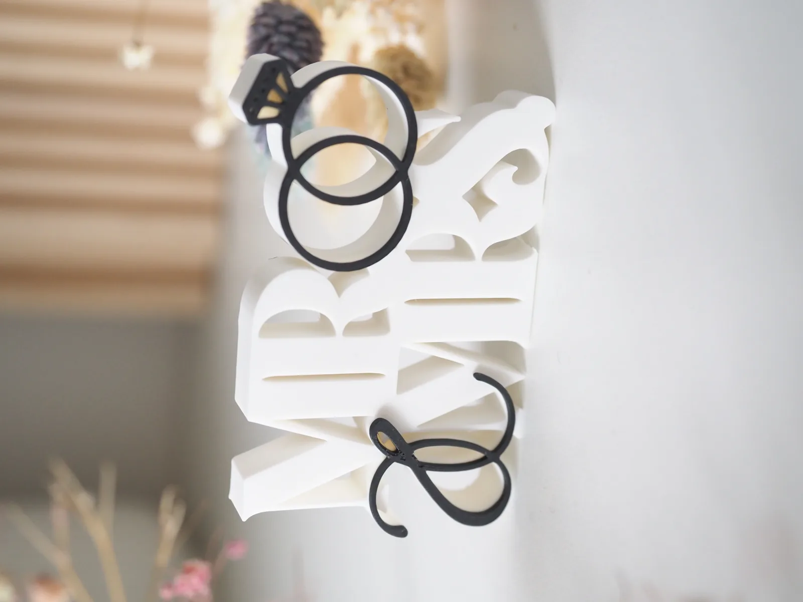 Letrero Mr & Mrs con anillos impreso en 3D, foto 3