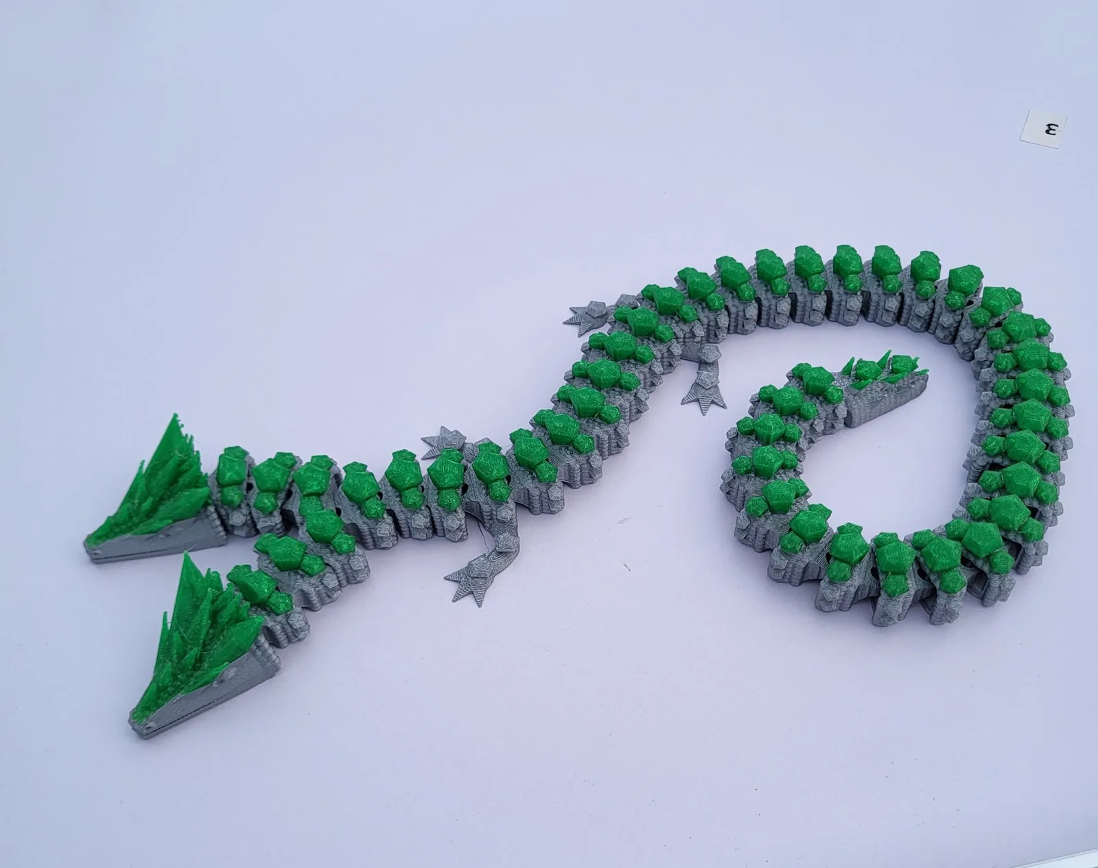Dragón esmeralda articulado impreso en 3D, foto 4