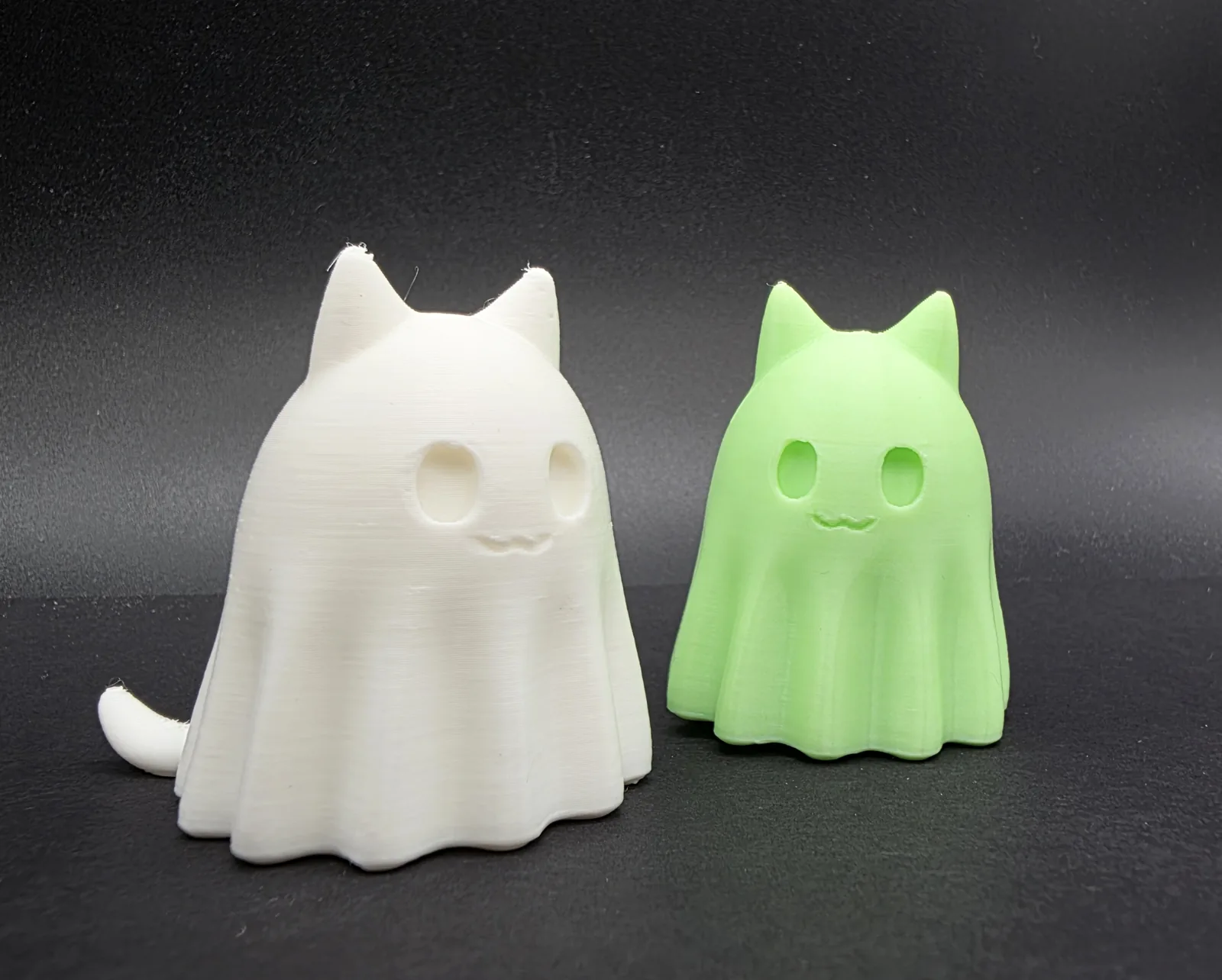 Gato fantasma de colores impreso en 3D, foto 3