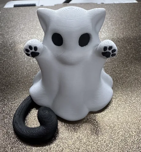 Gatito fantasma con patitas impreso en 3D, foto 3