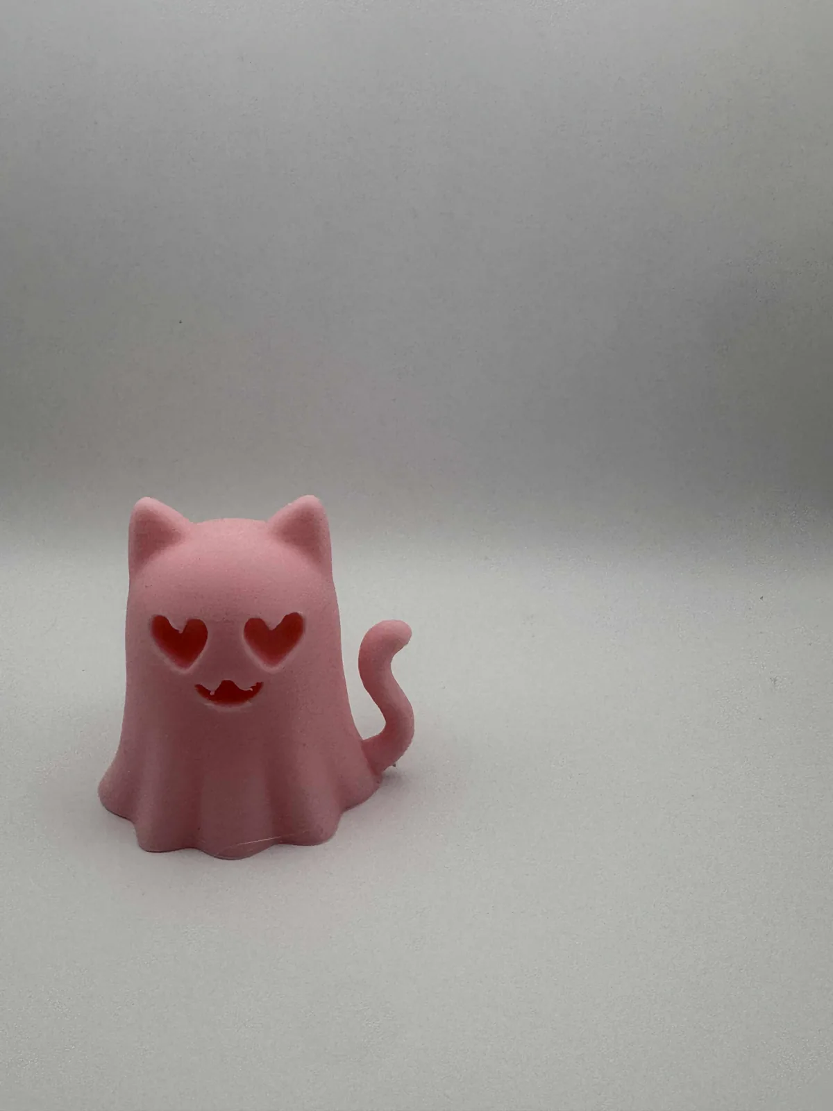 Gatito fantasma enamorado impreso en 3D, foto 3