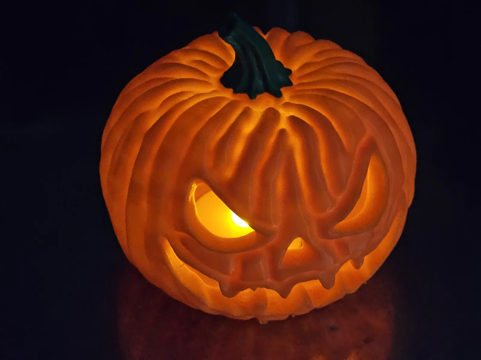 Calabaza de Halloween luminosa impreso en 3D, foto 3