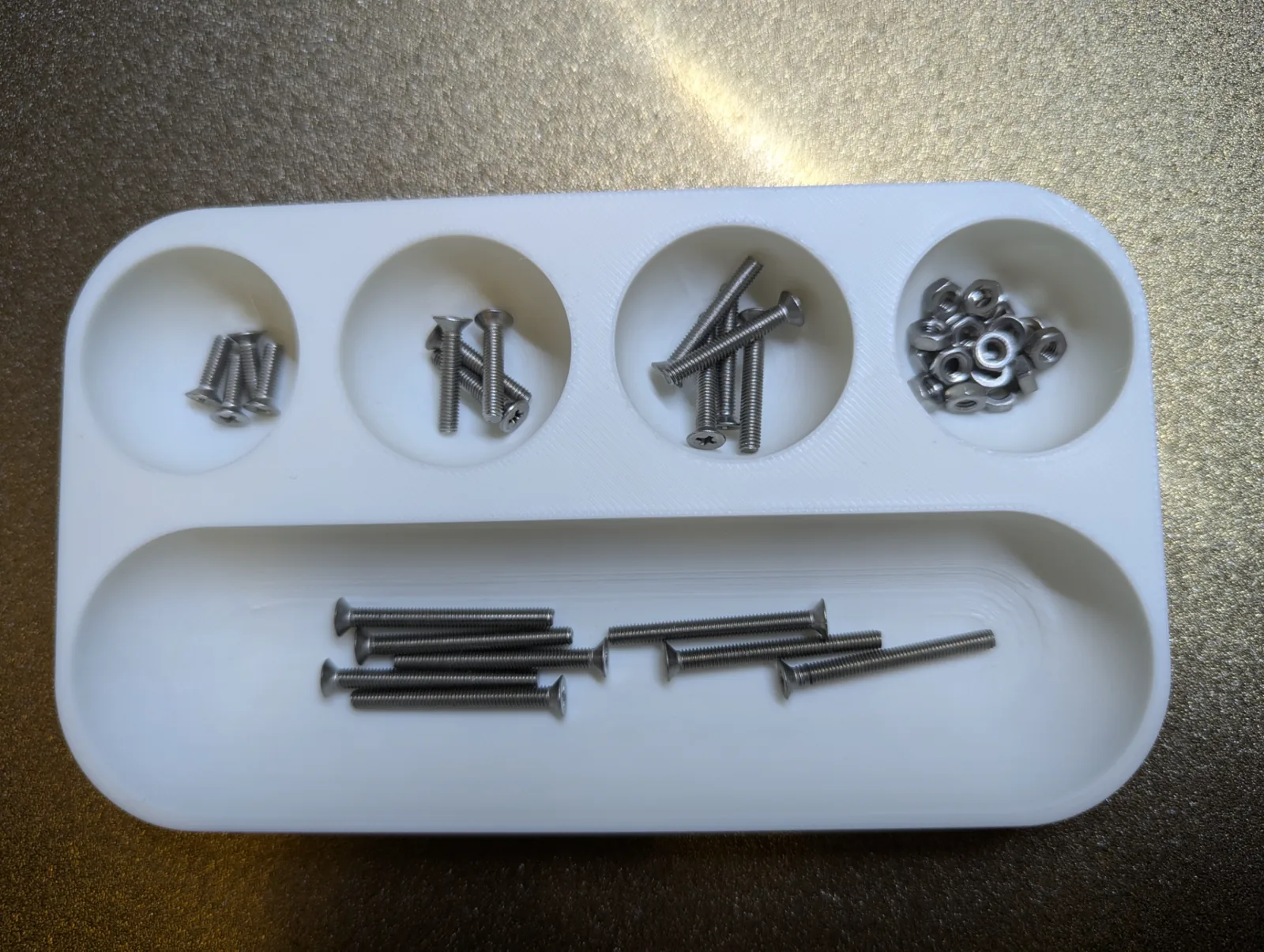 Bandeja con 5 compartimentos para tornillos impreso en 3D, foto 3