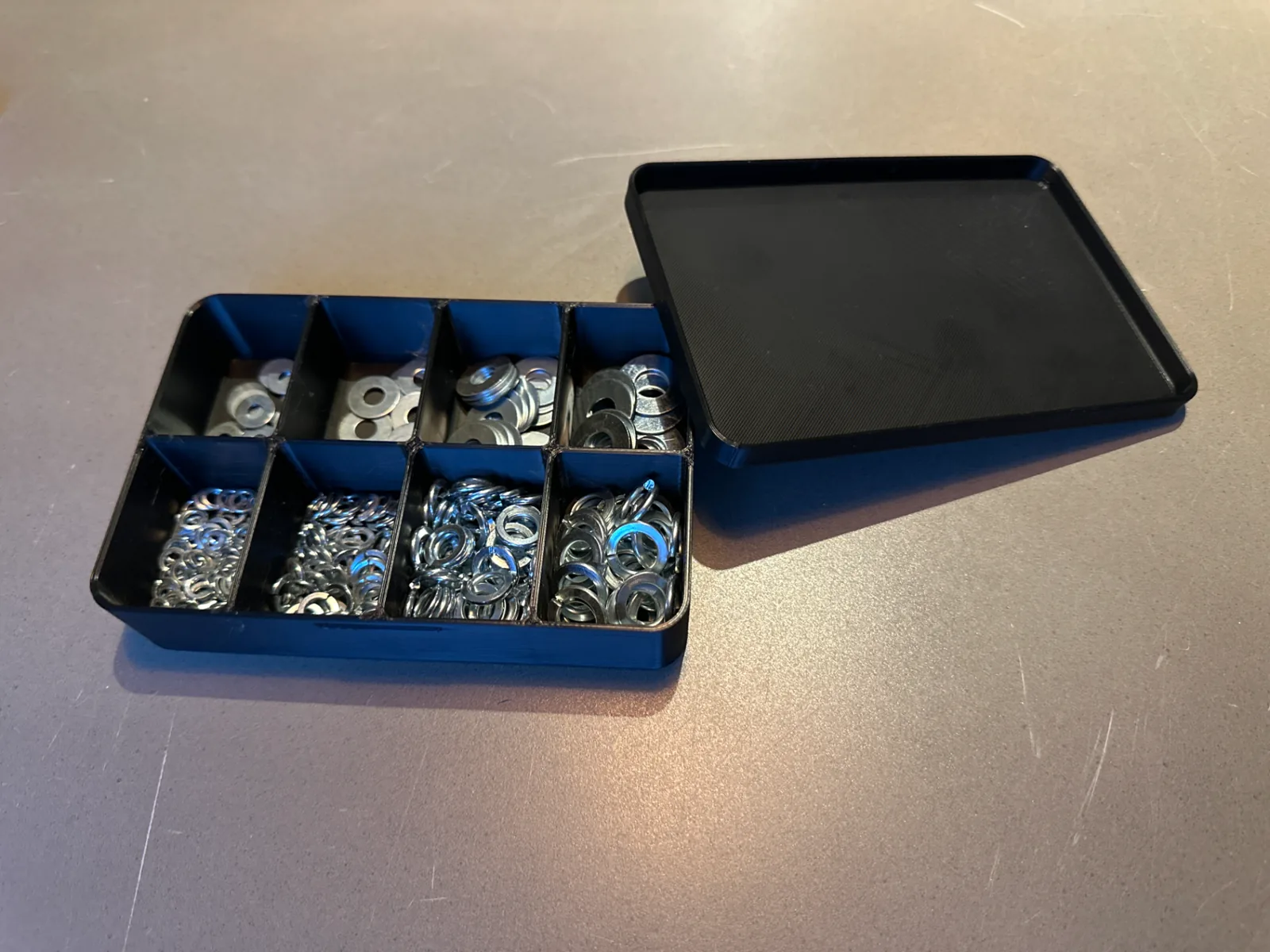 Caja organizadora con tapa para tornillos