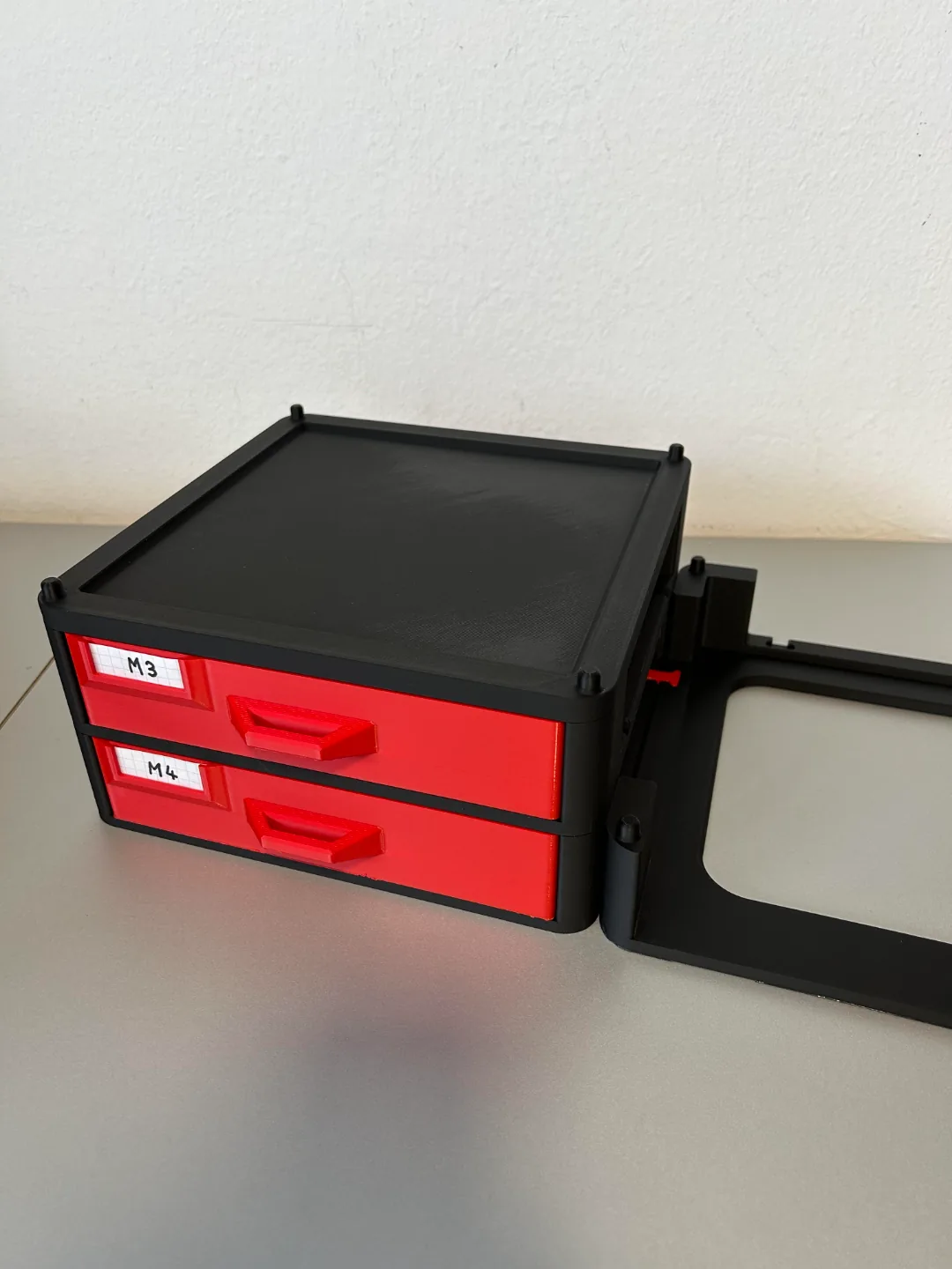 Cajones apilables para tornillos y piezas pequeñas