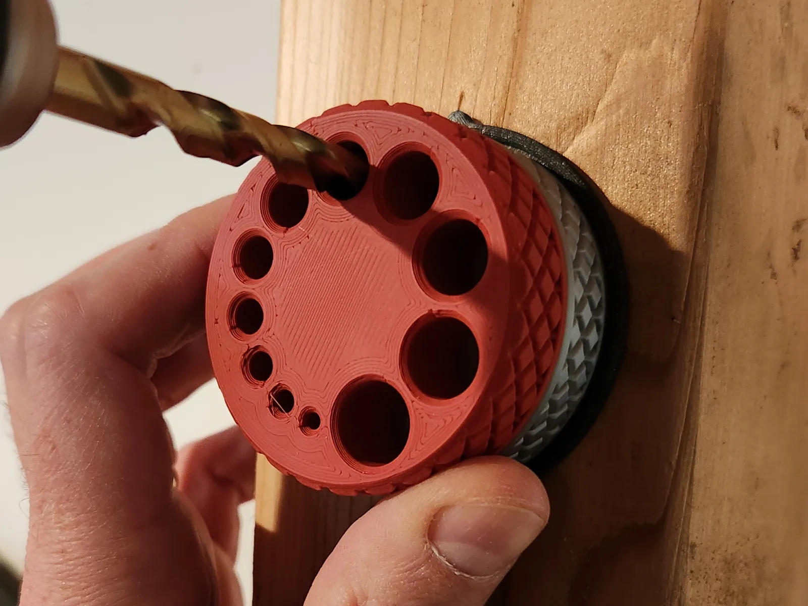 Guía de taladro con recogedor de polvo impreso en 3D, foto 4