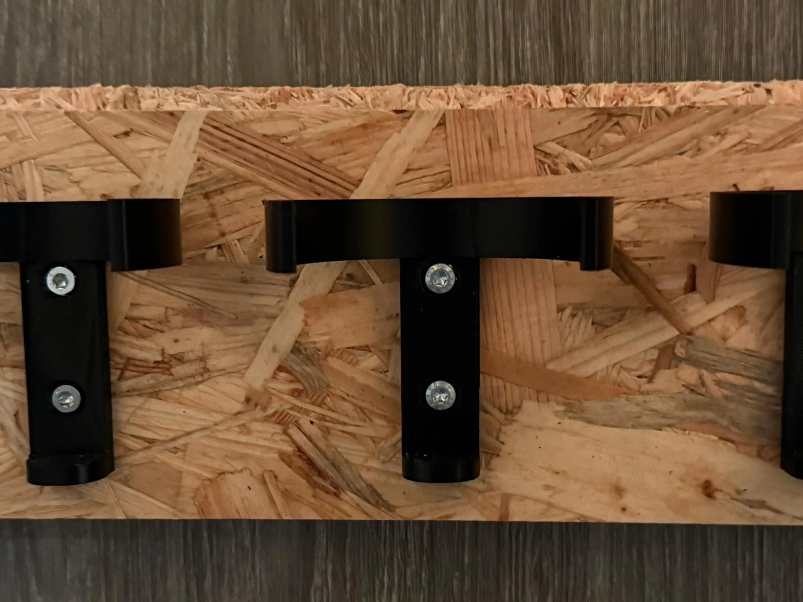 Soporte de pared para latas de spray impreso en 3D, foto 3