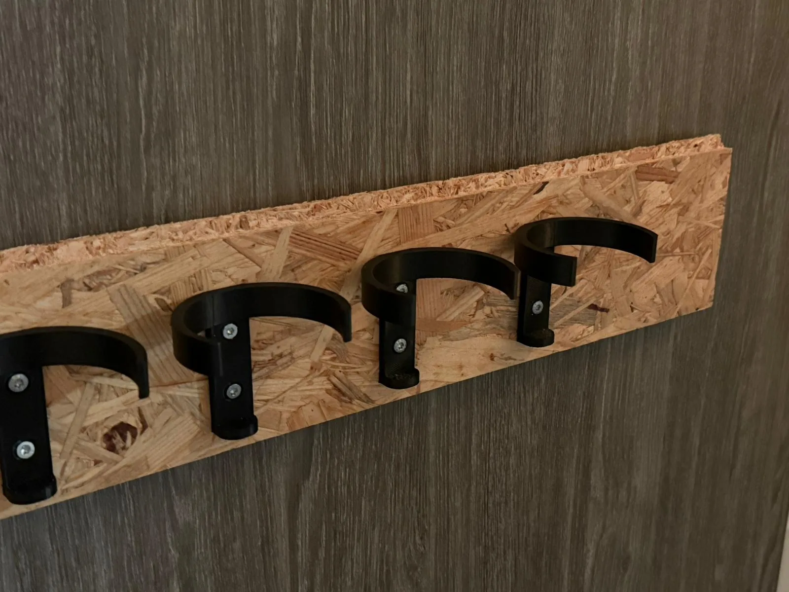 Soporte de pared para latas de spray impreso en 3D, foto 4
