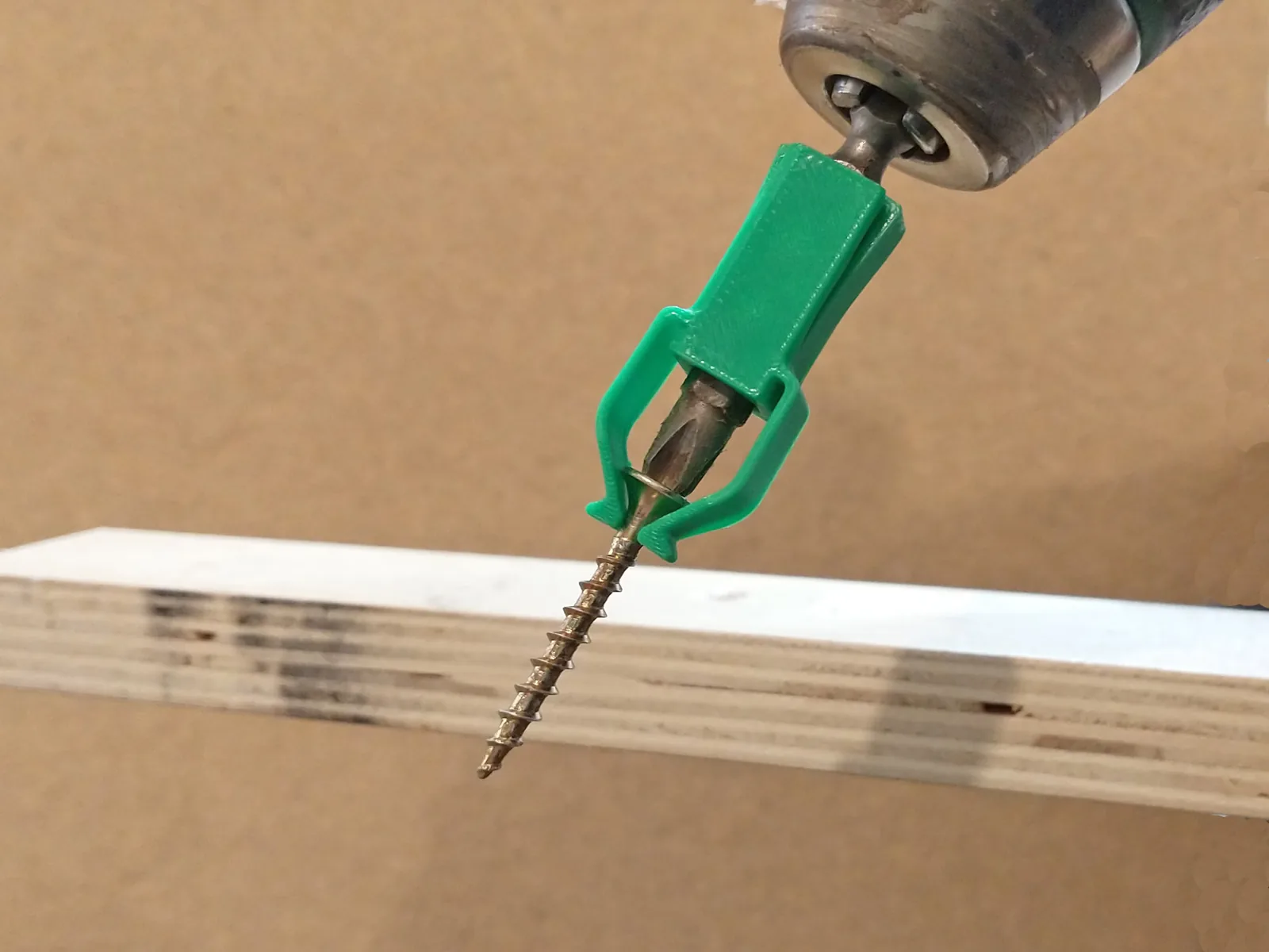 Sujetador de tornillos para destornillador