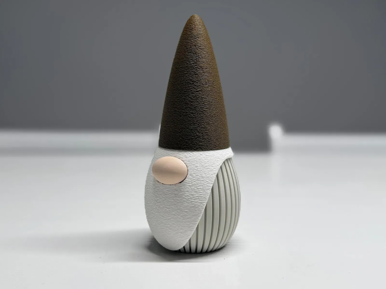 Gnomo decorativo con tapa impreso en 3D, foto 5