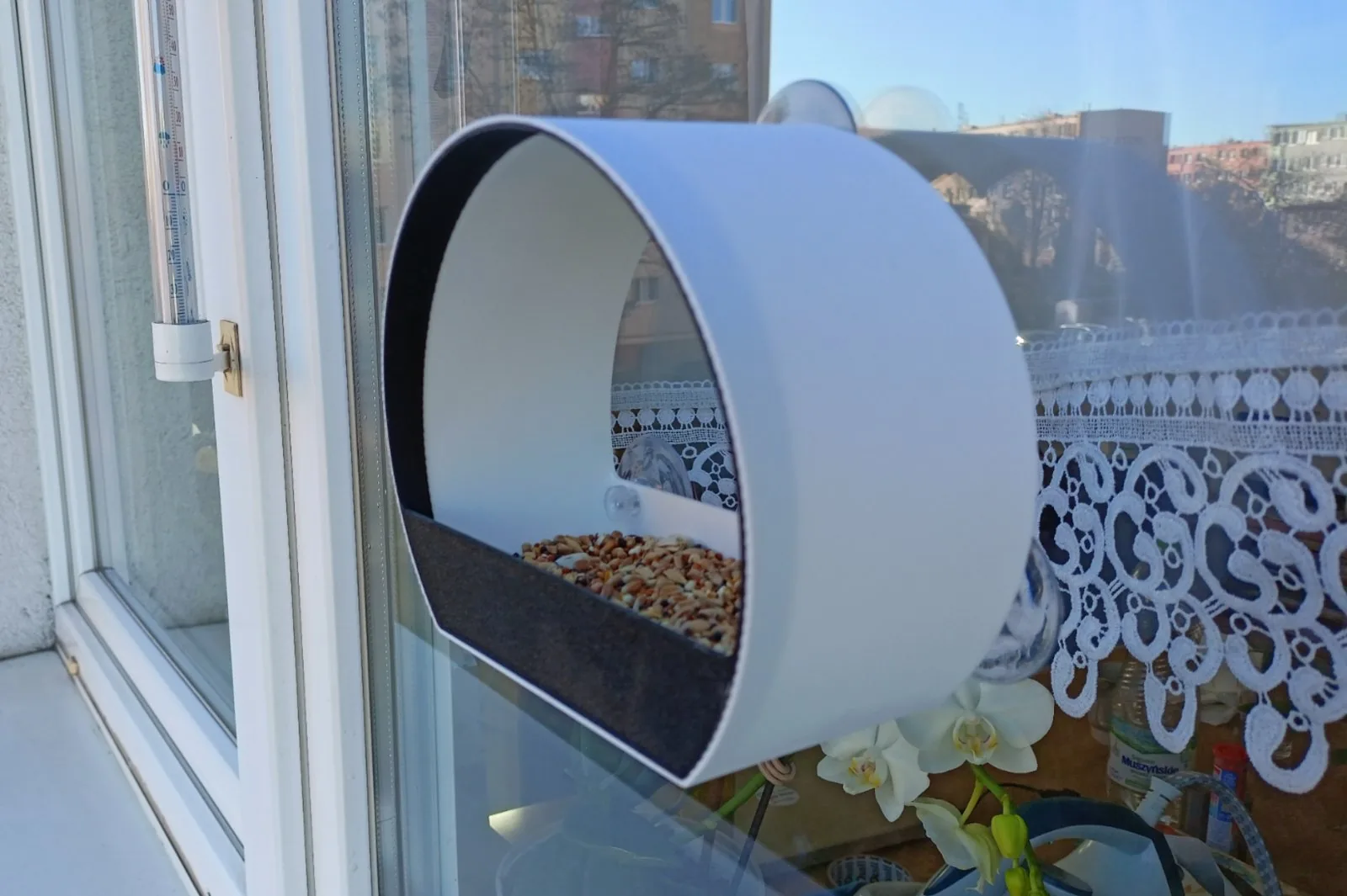 Comedero de pájaros para ventana impreso en 3D