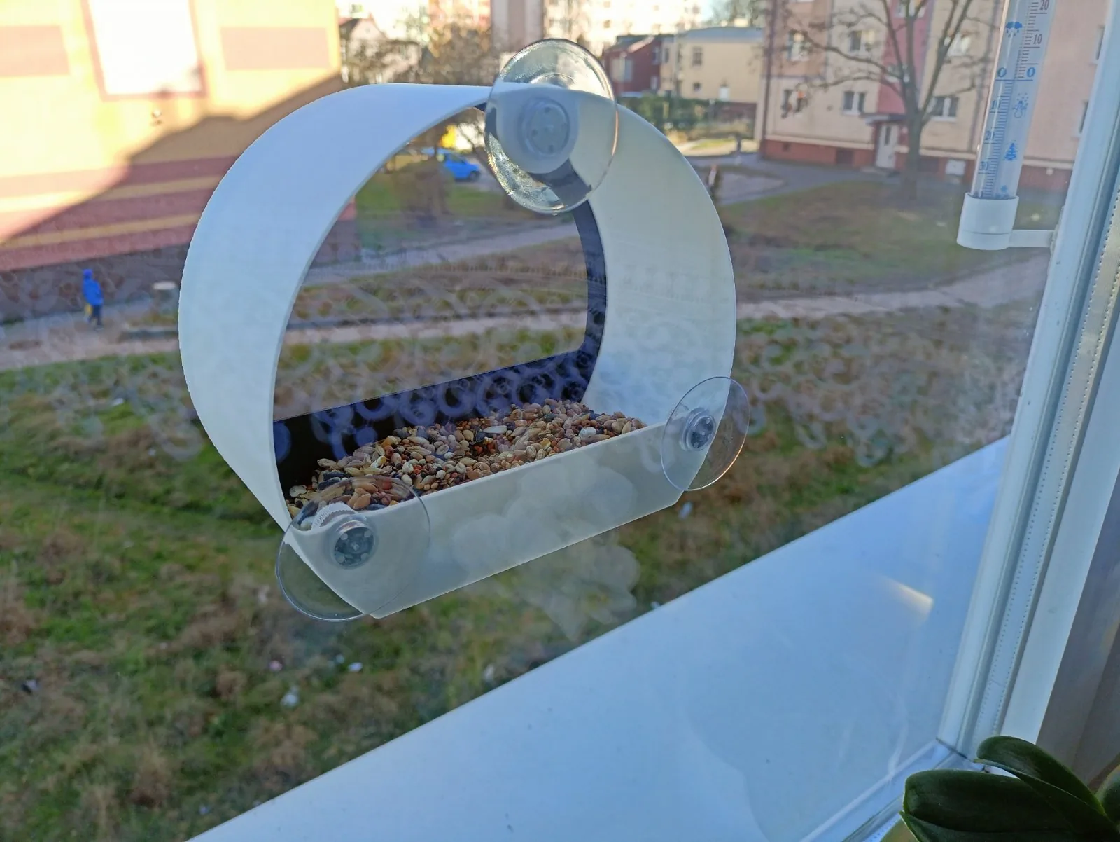 Comedero de pájaros para ventana impreso en 3D, foto 2