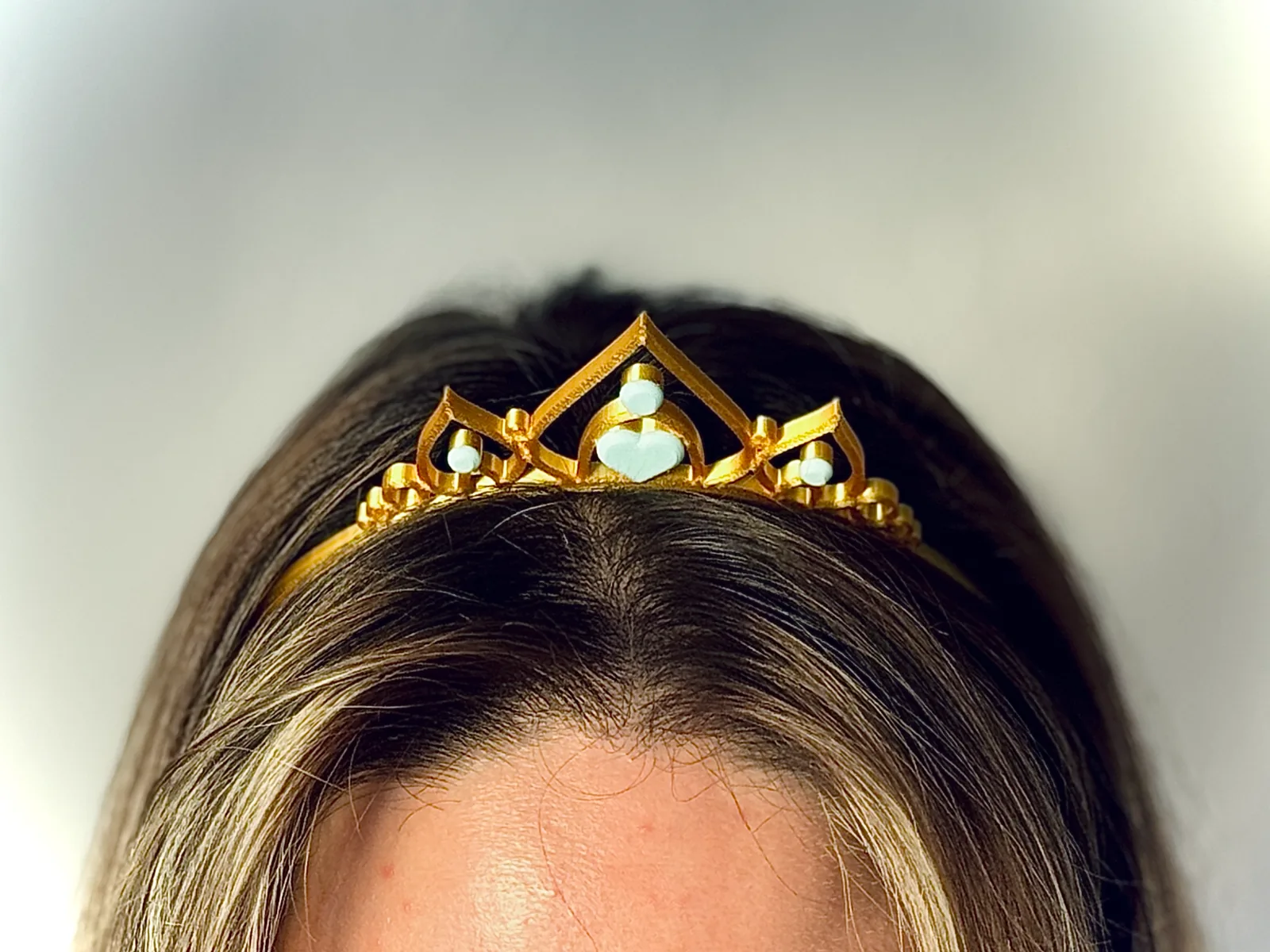 Balaca corona con corazones y gemas