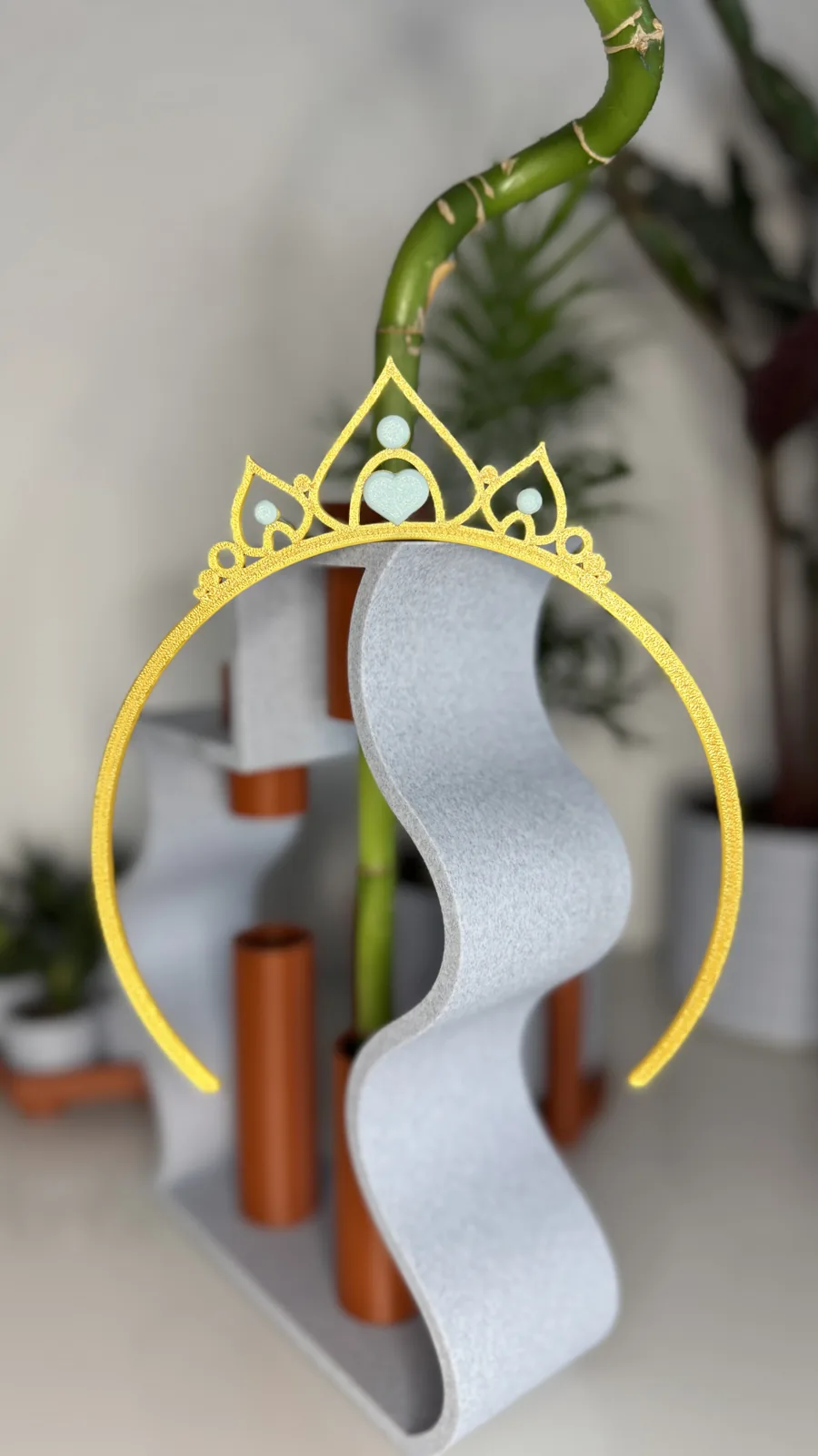 Balaca corona con corazones y gemas impreso en 3D, foto 3