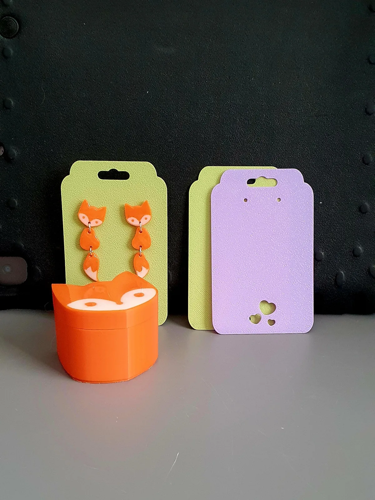 Tarjetas exhibidoras para aretes largos impreso en 3D, foto 3