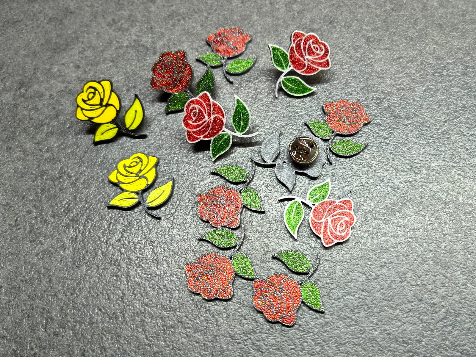 Prendedor de rosa multicolor impreso en 3D, foto 3