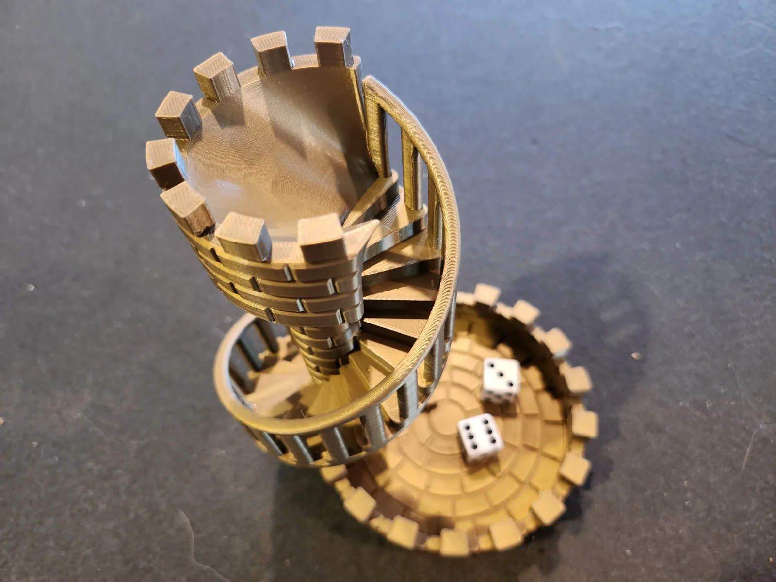 Torre de dados castillo con escalera impreso en 3D, foto 3