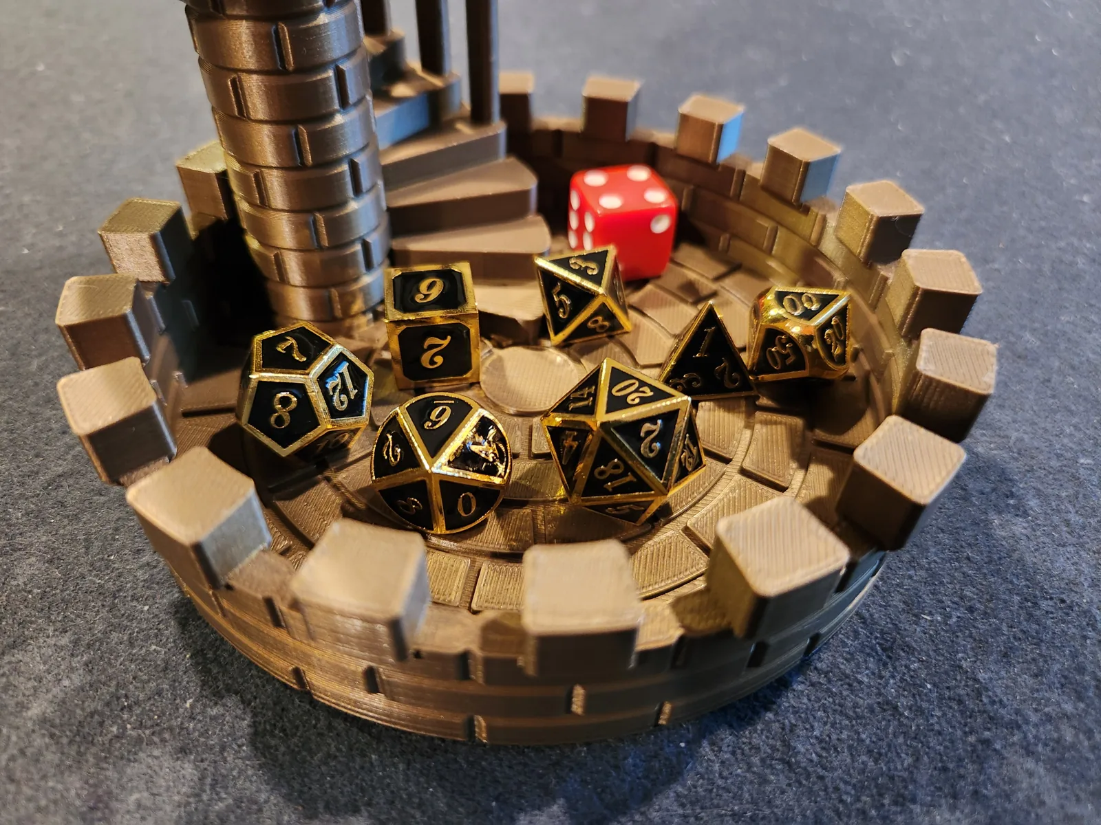 Torre de dados castillo con escalera impreso en 3D, foto 6