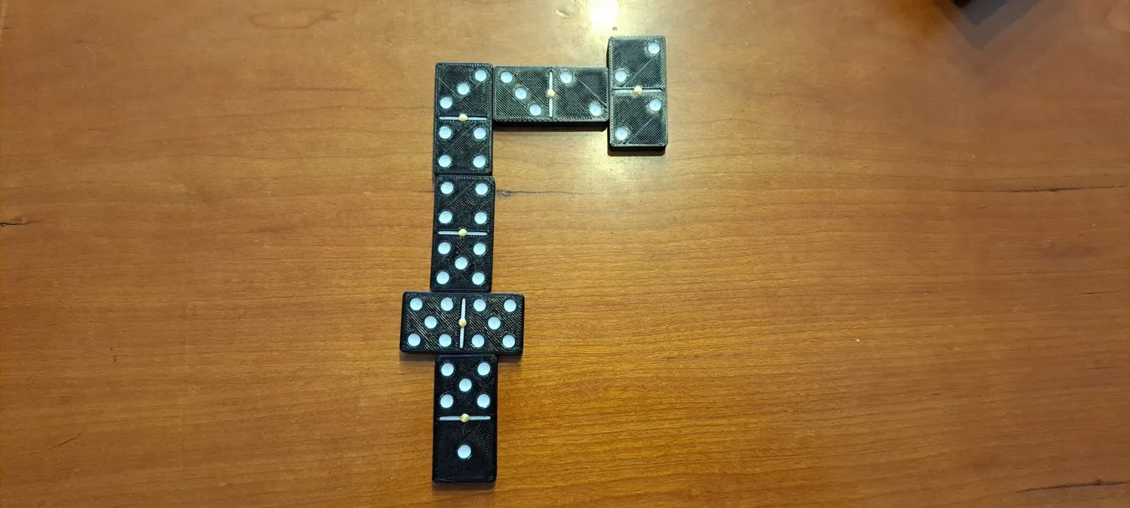 Dominó en estuche impreso en 3D, foto 3