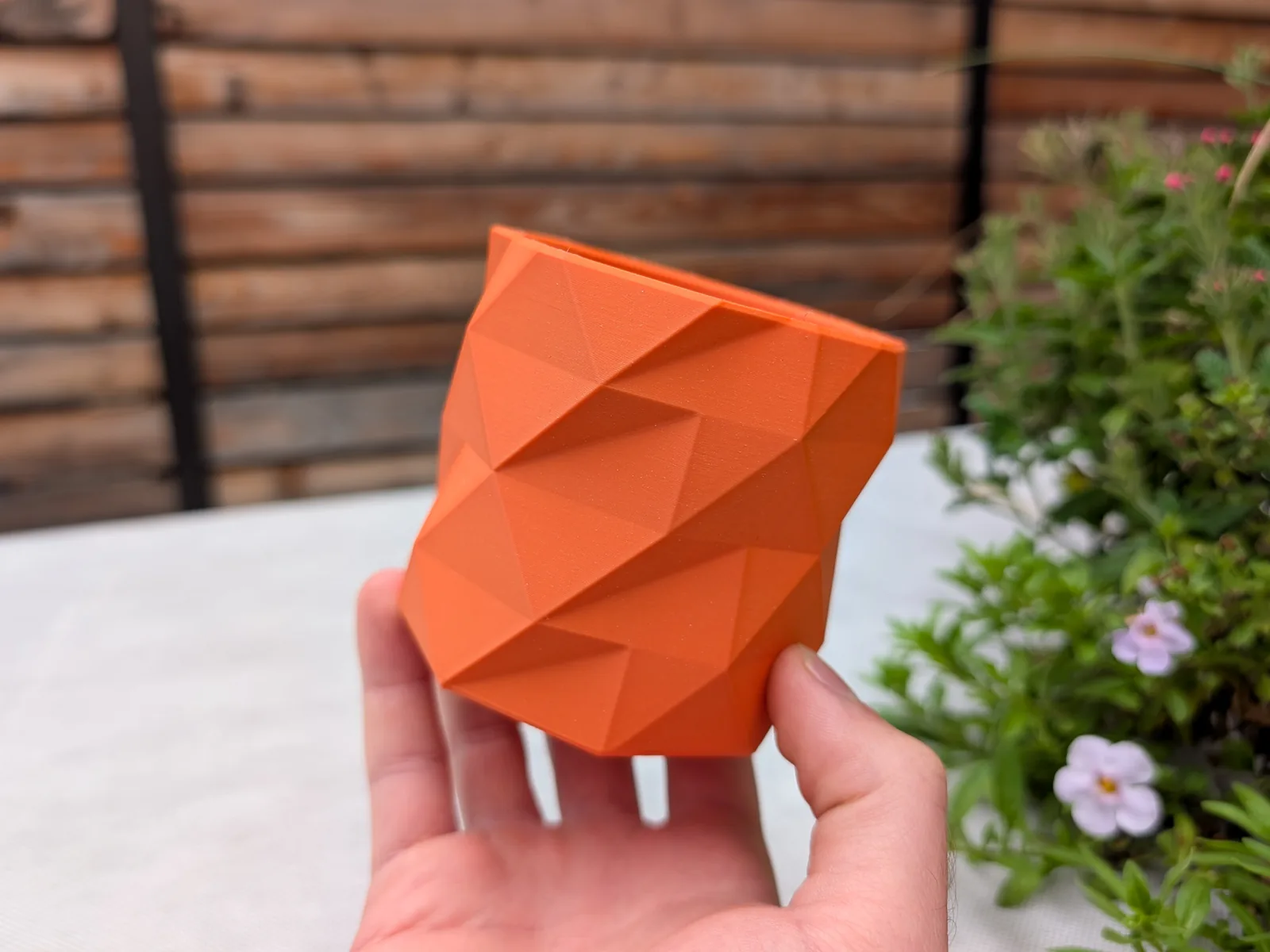 Caja laberinto low poly impreso en 3D, foto 3