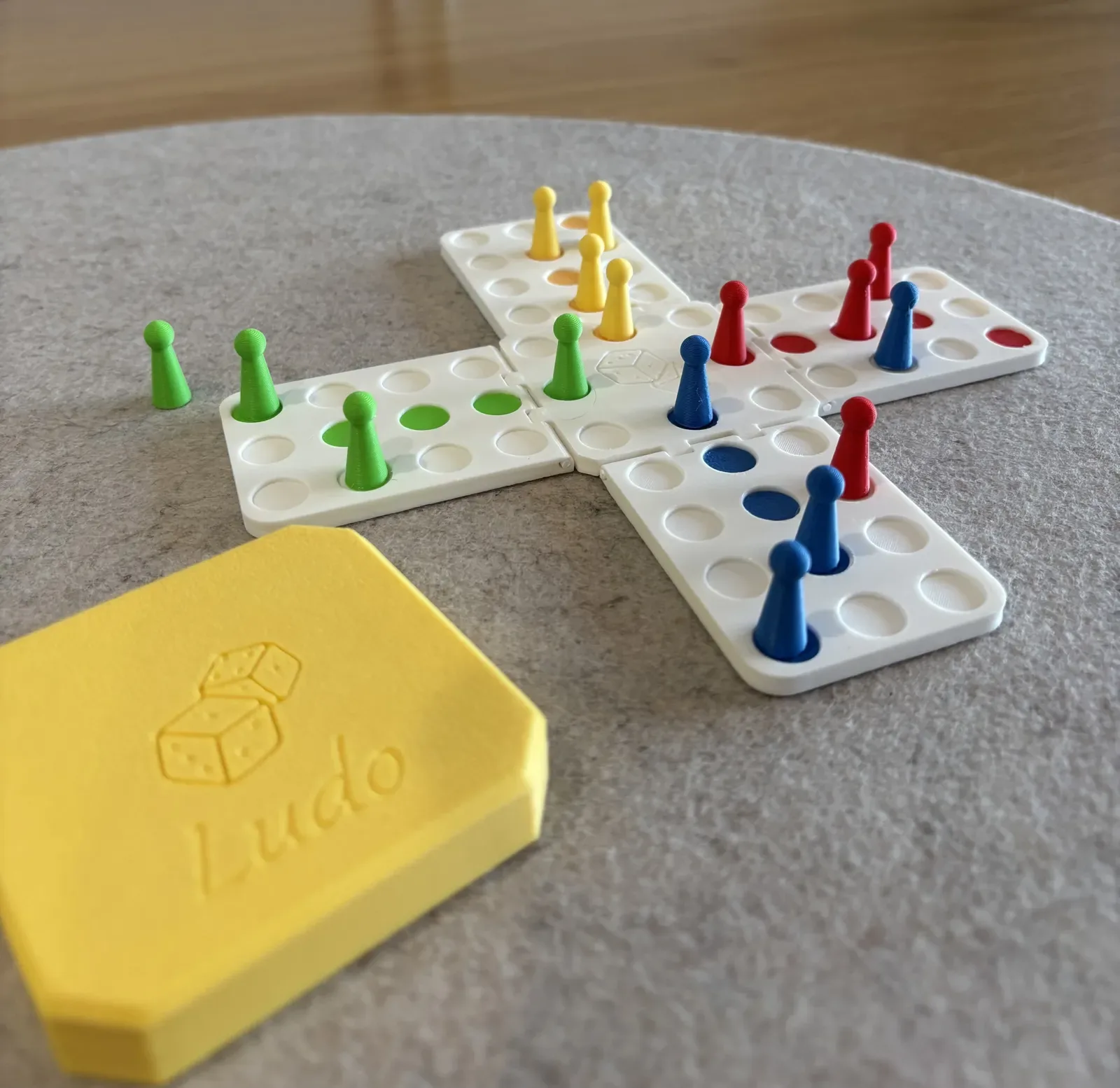 Parqués mini de viaje impreso en 3D