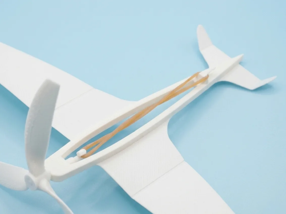 Avión con motor de banda elástica impreso en 3D, foto 3