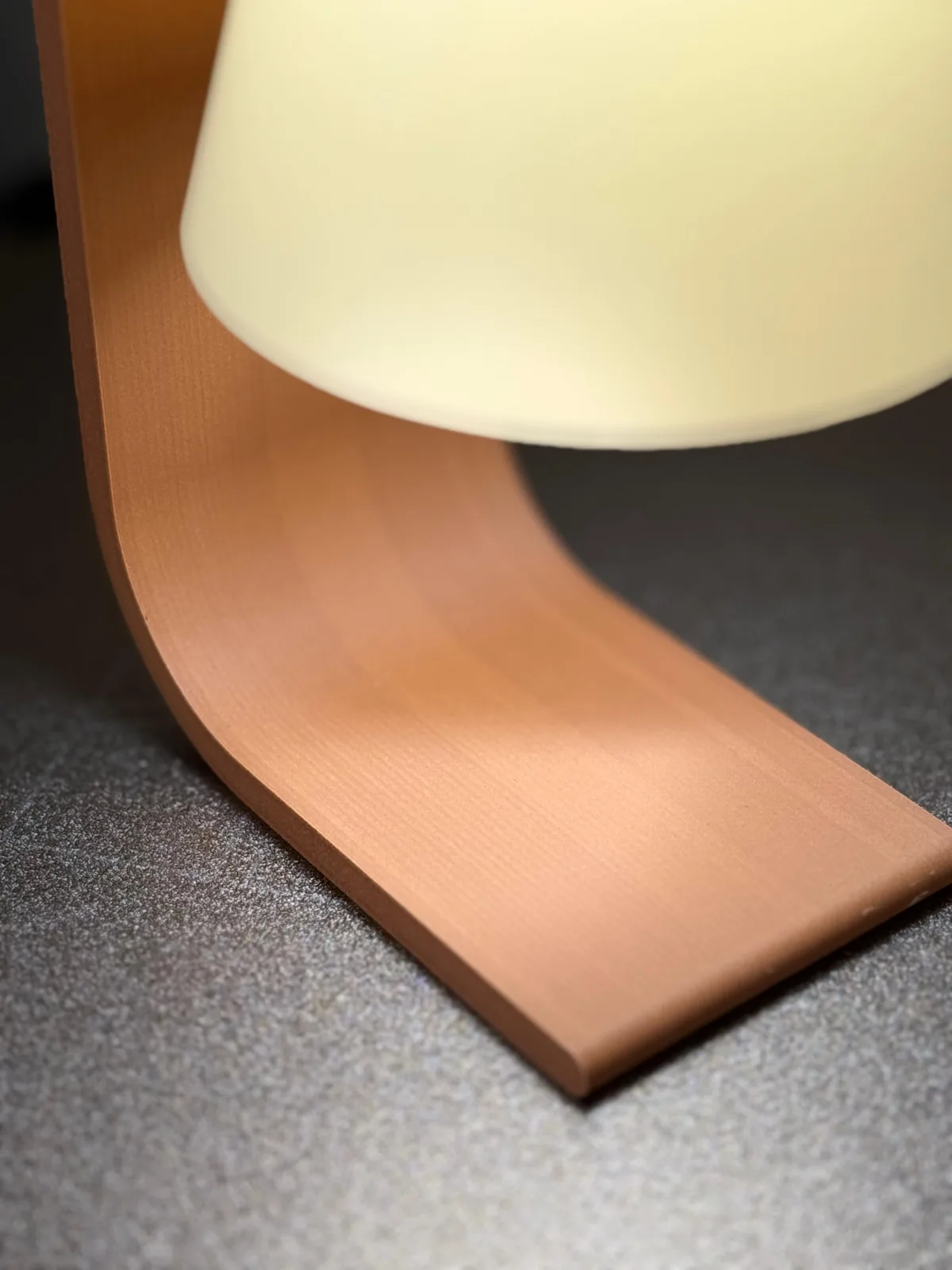 Lámpara curva minimalista impreso en 3D, foto 3