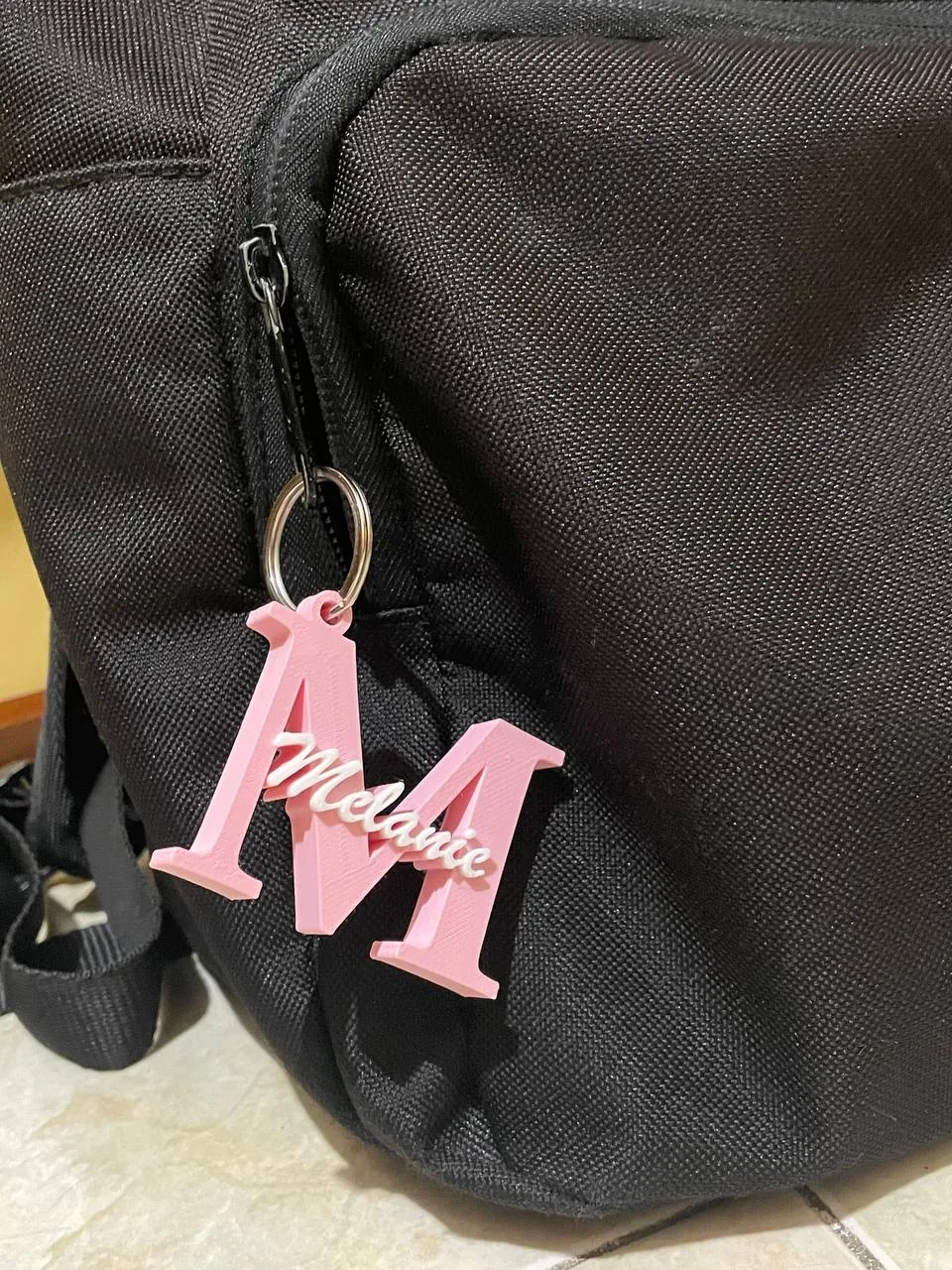 Chaveiro letra inicial com nome impresso em 3D, foto 3