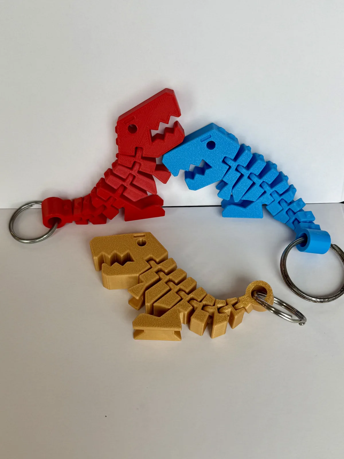 Llavero dinosaurio T-rex flexible impreso en 3D, foto 3