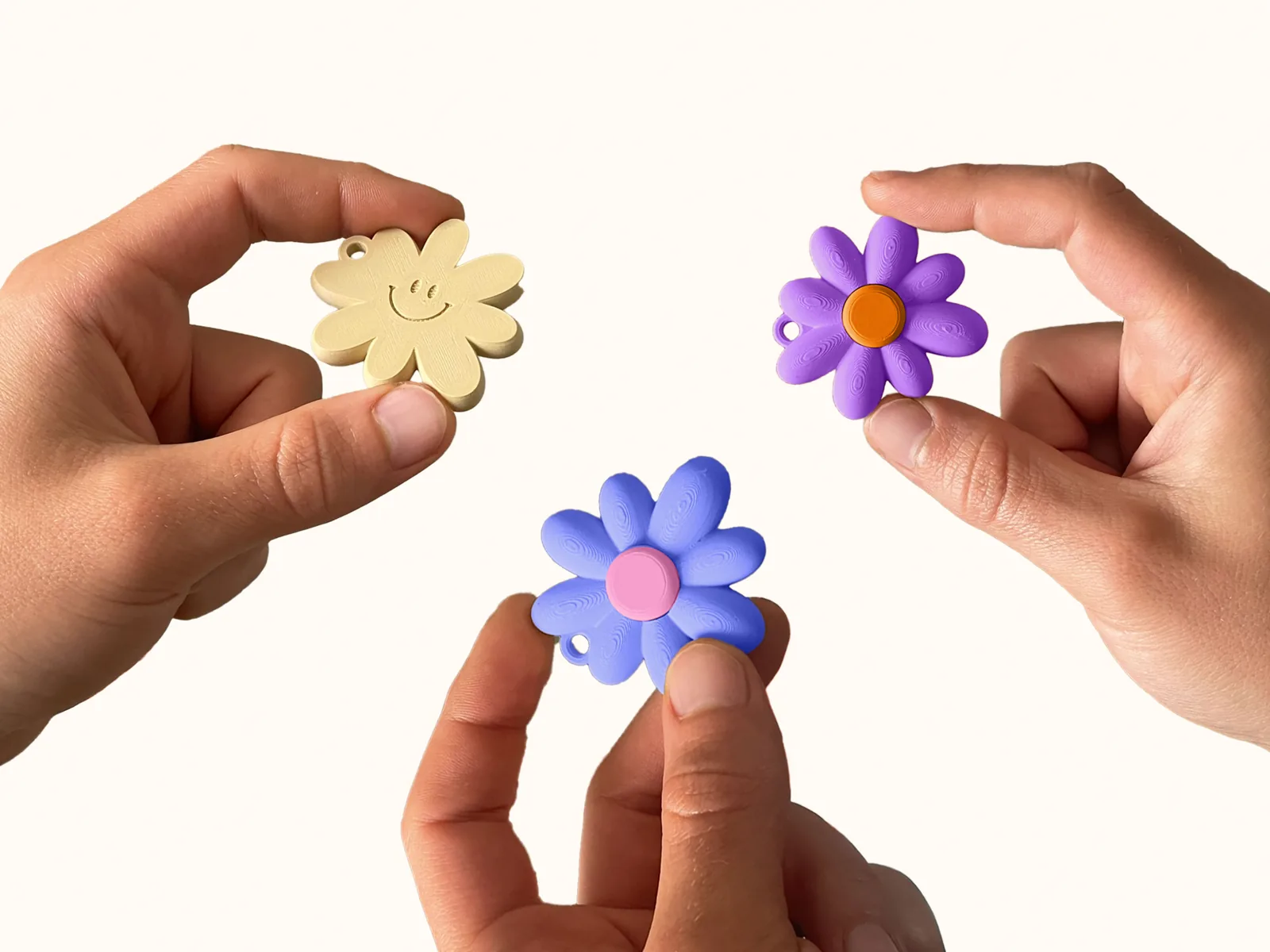 Llavero flor de dos colores impreso en 3D, foto 3