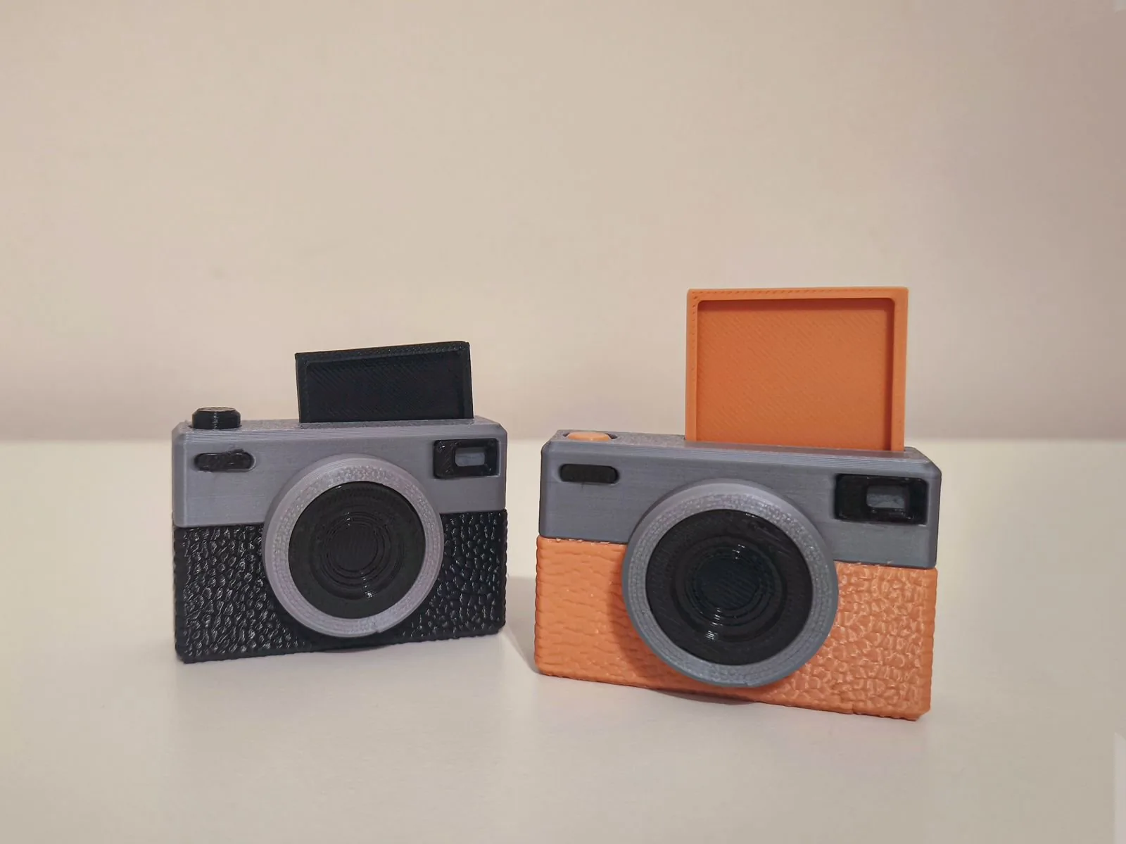 Llavero cámara retro impreso en 3D, foto 3